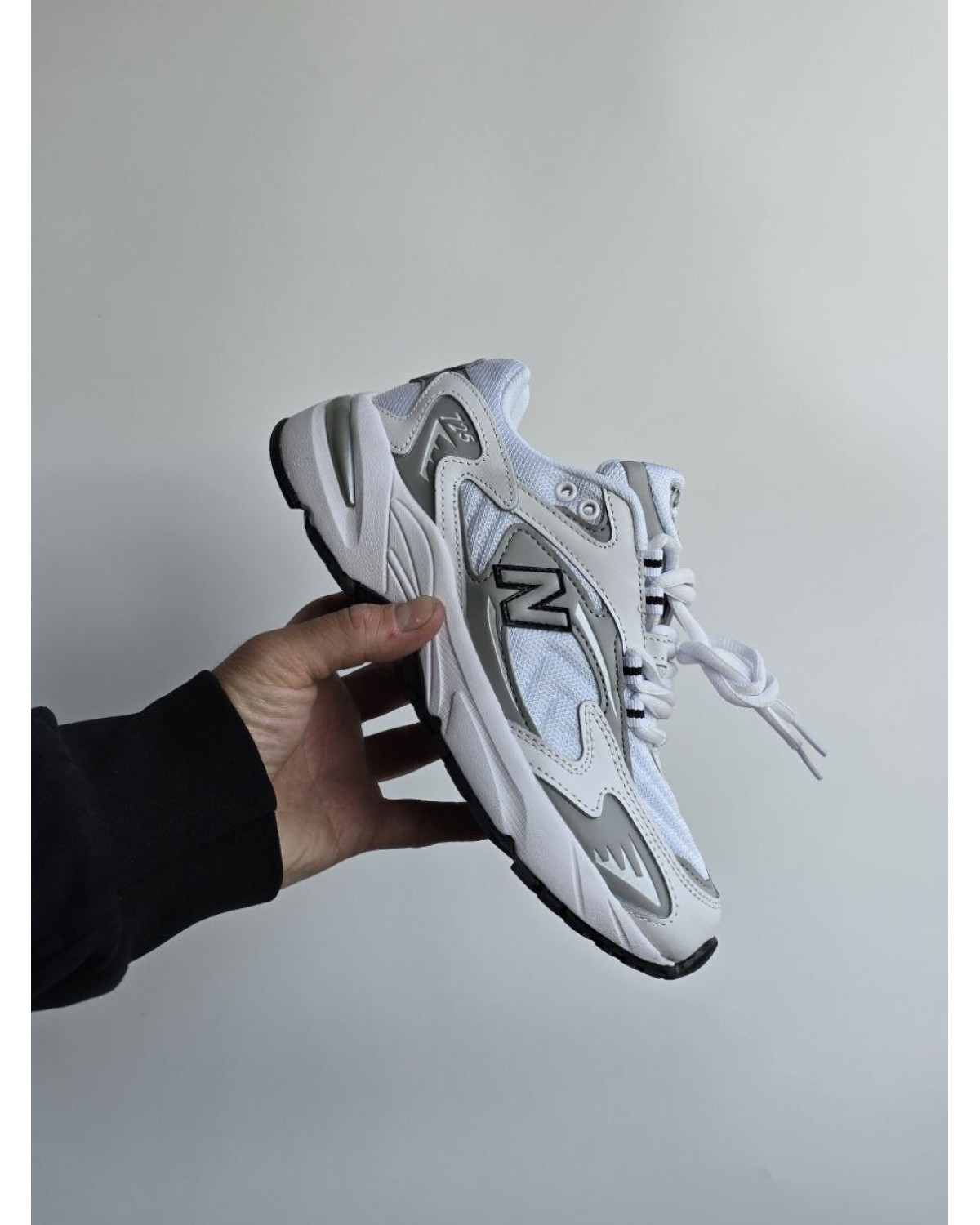New Balance 725 White Grey