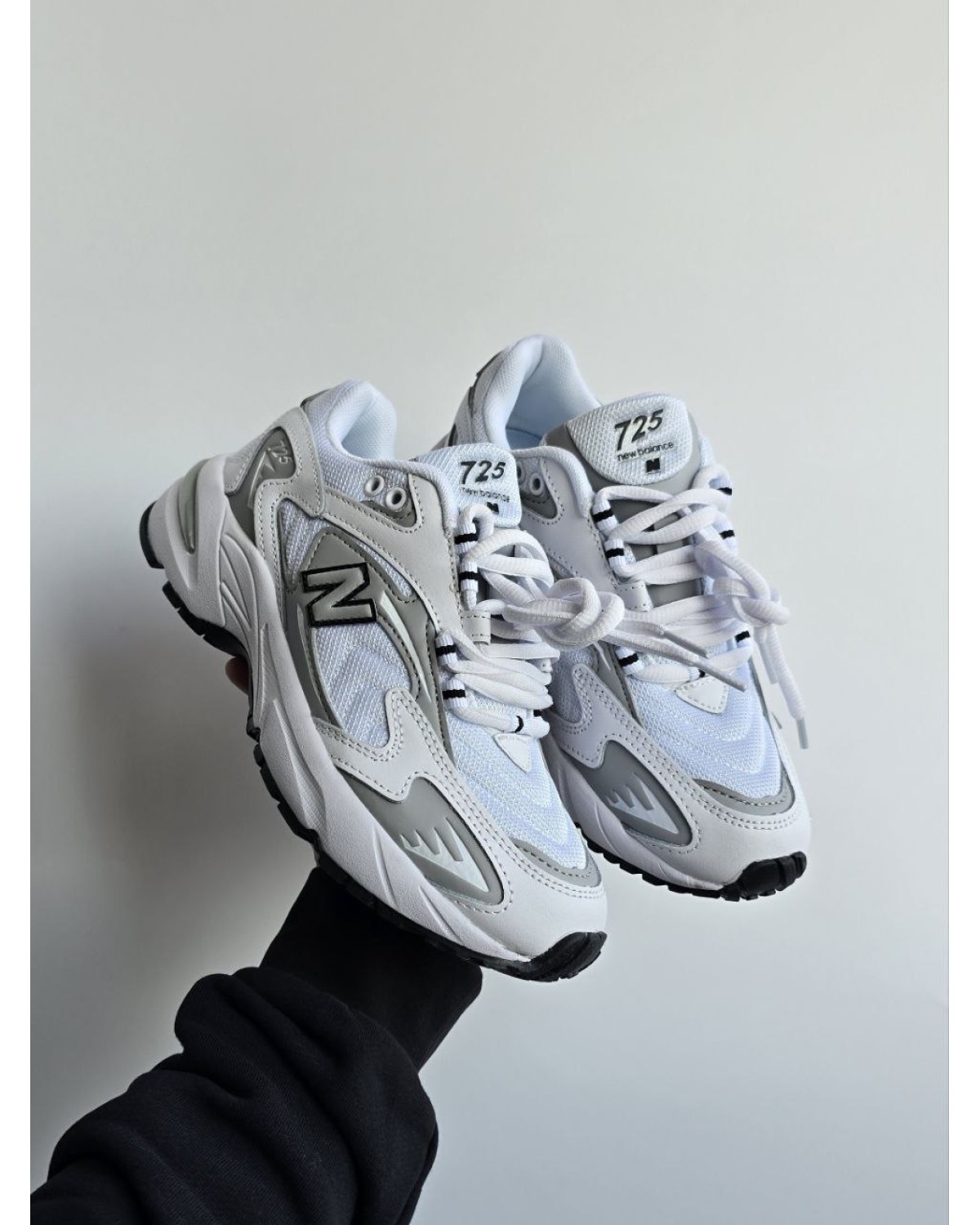 New Balance 725 White Grey