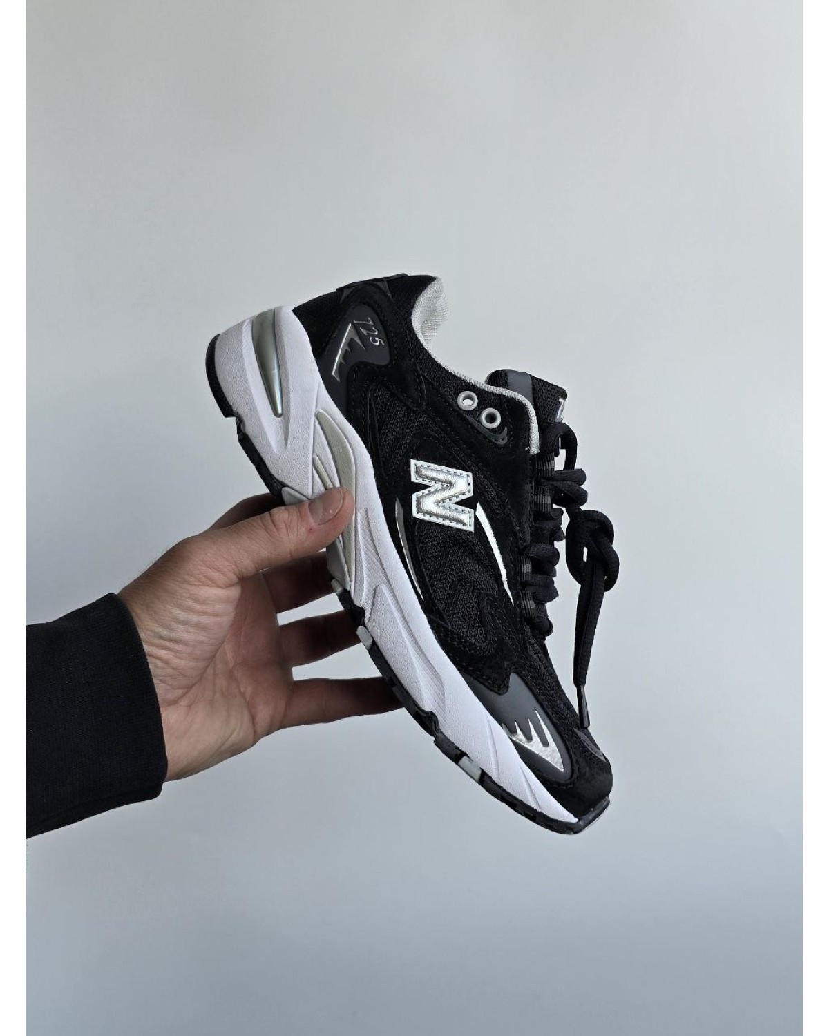 New Balance 725 Black Grey