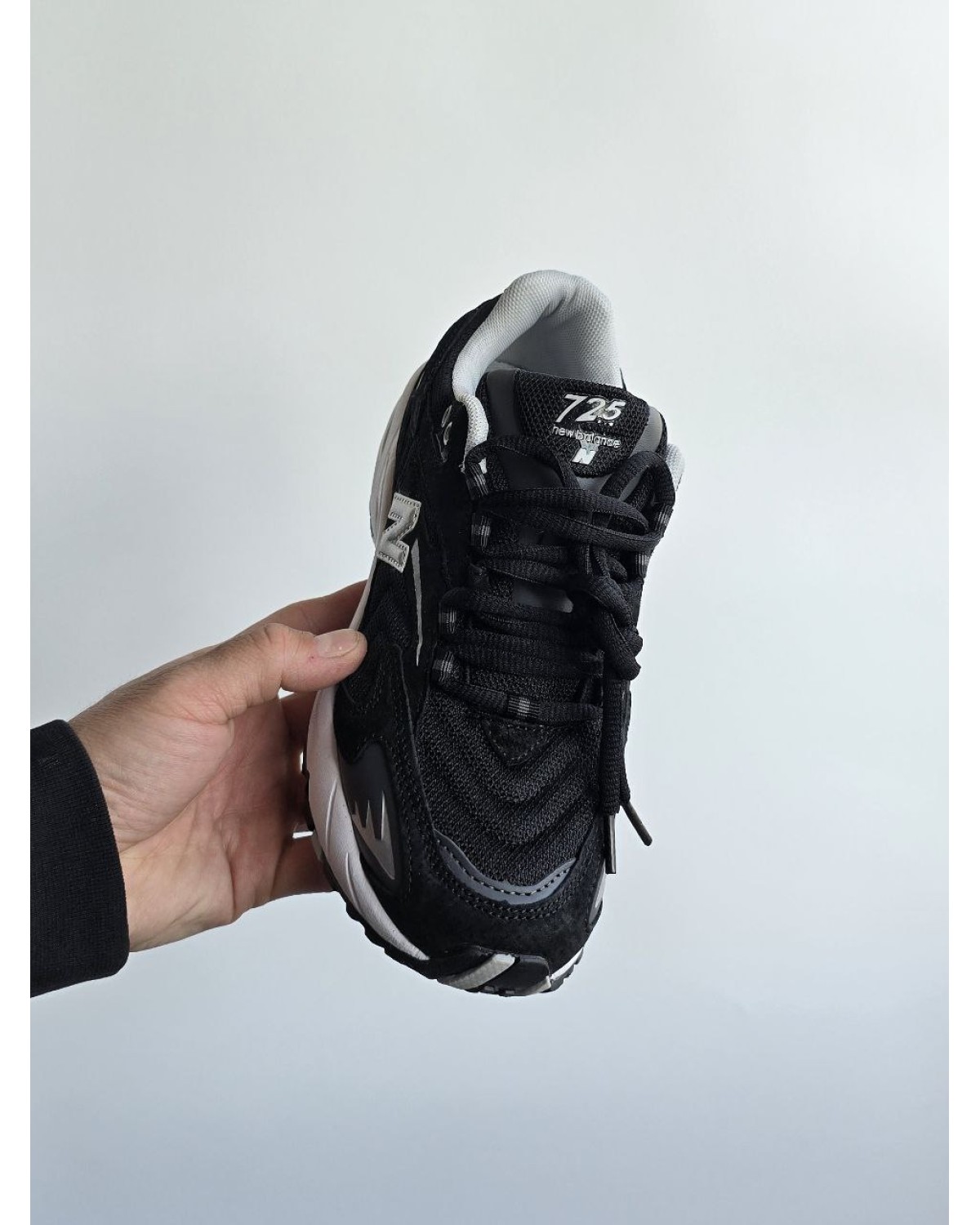 New Balance 725 Black Grey