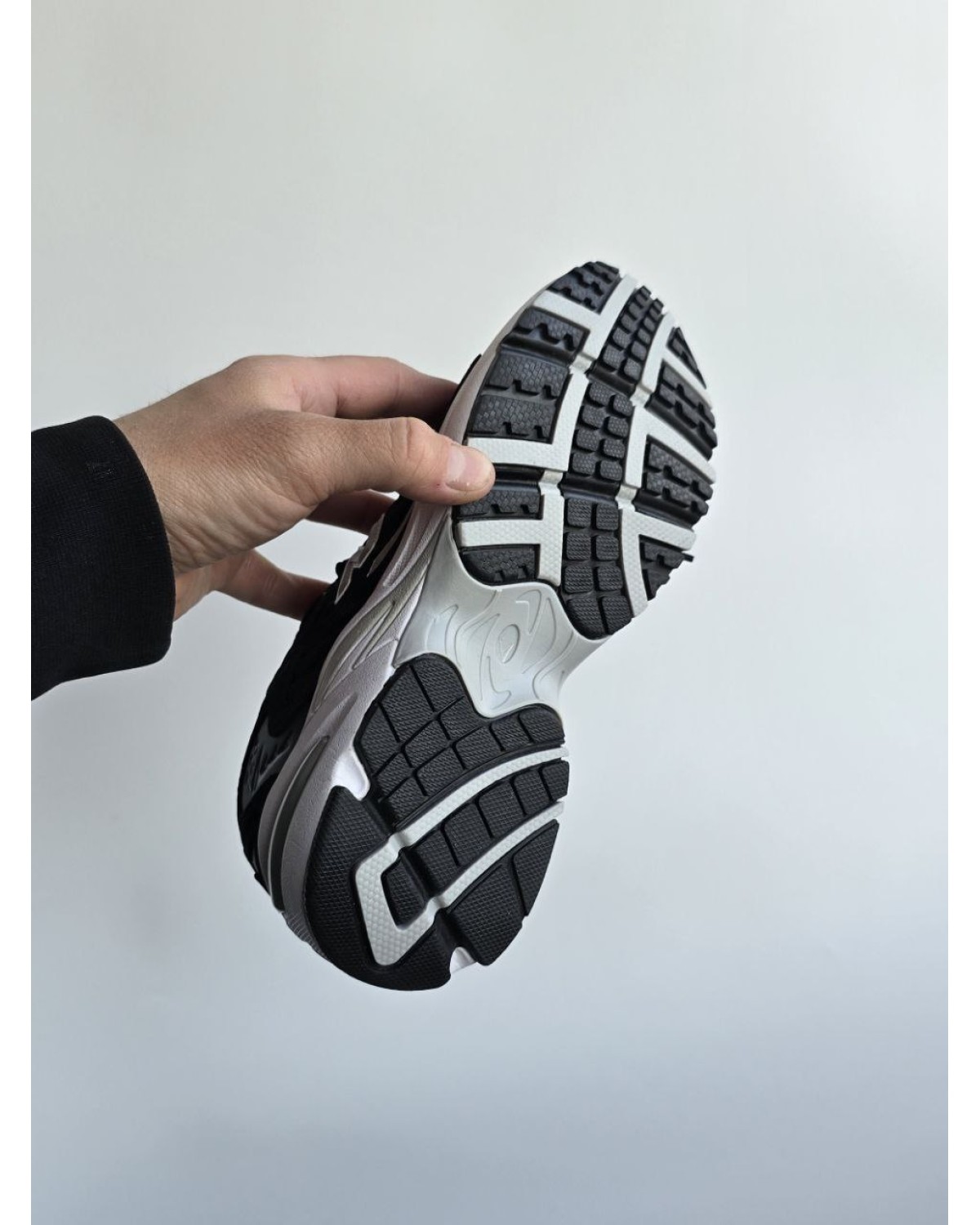 New Balance 725 Black Grey