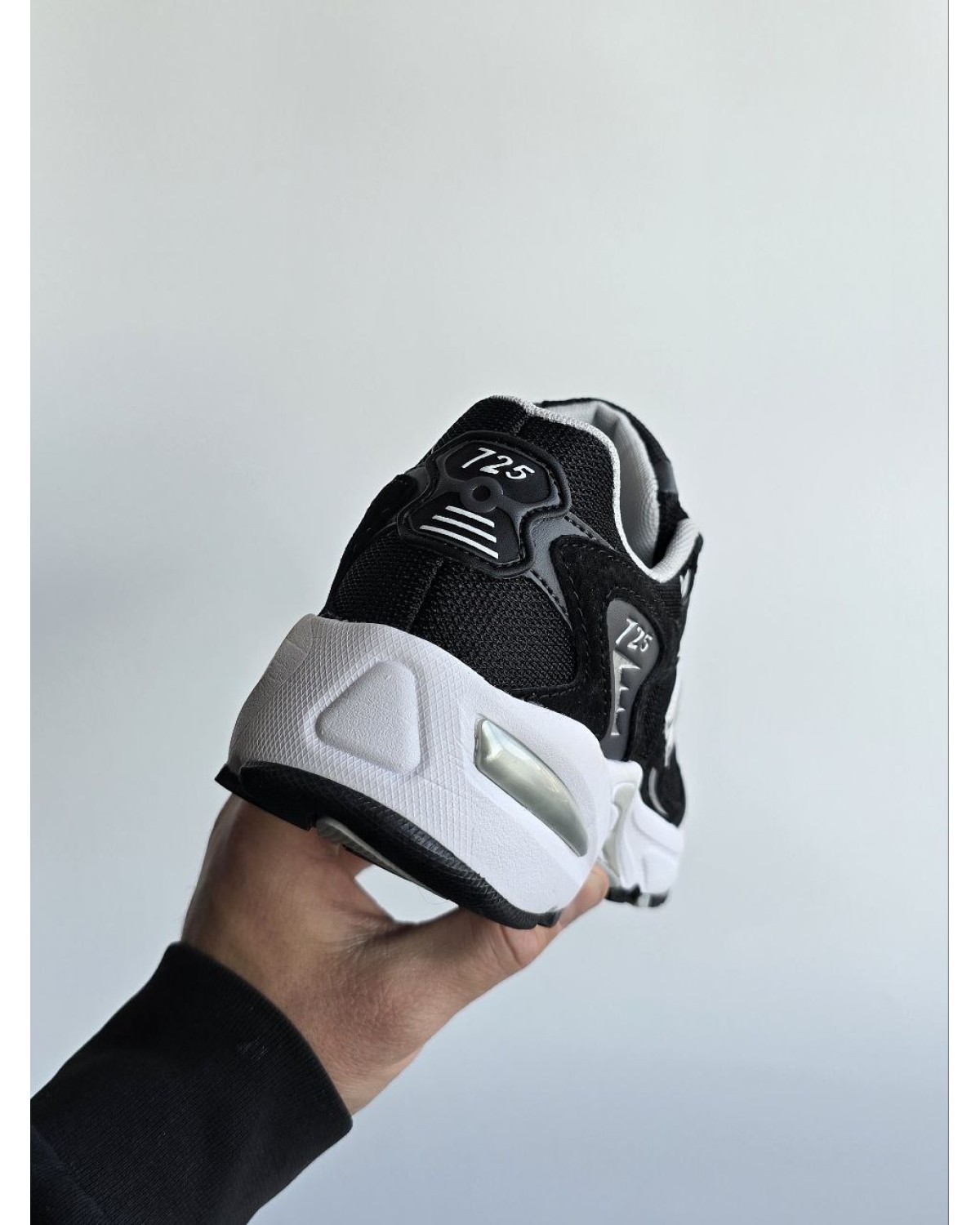 New Balance 725 Black Grey