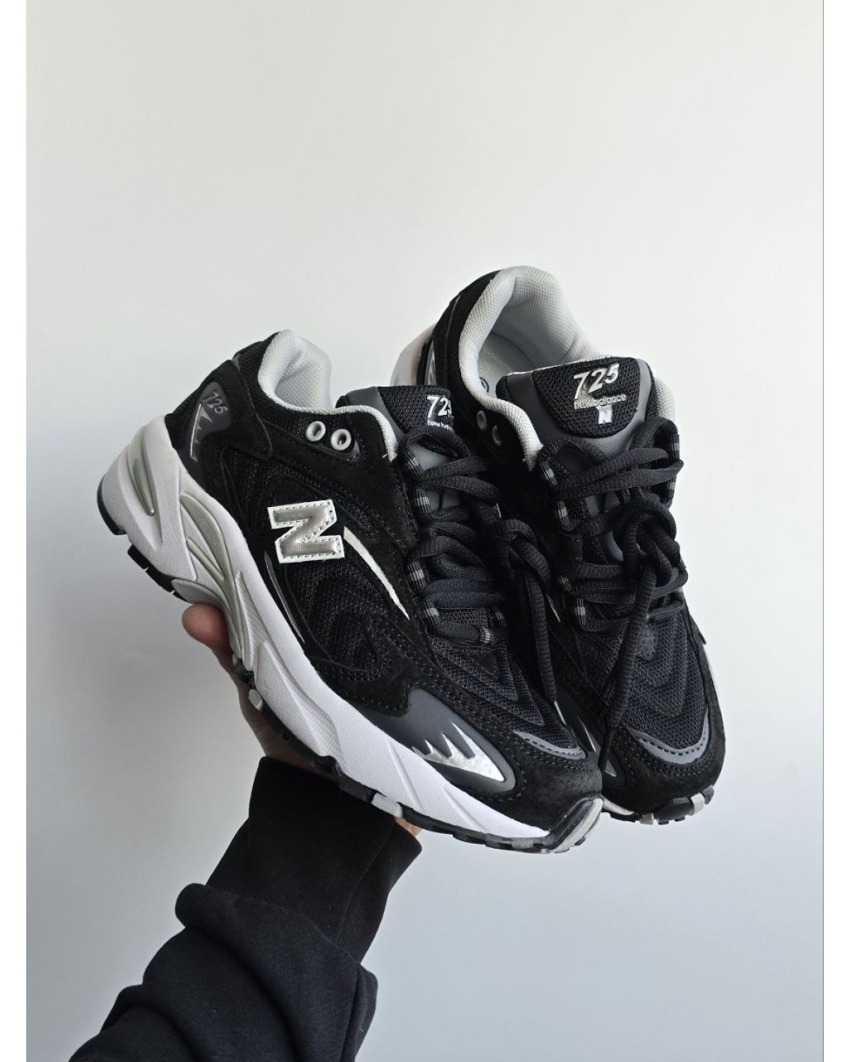 New Balance 725 Black Grey