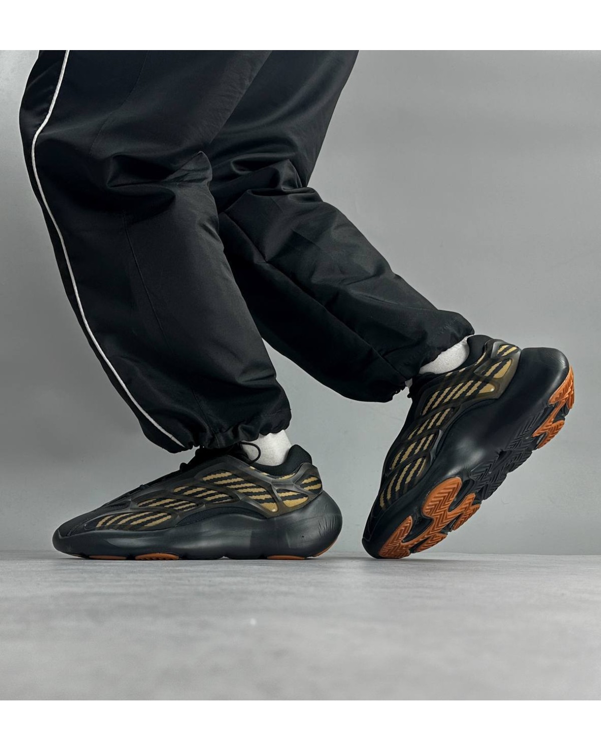 Adidas Yeezy 700 V3 Clay Brown