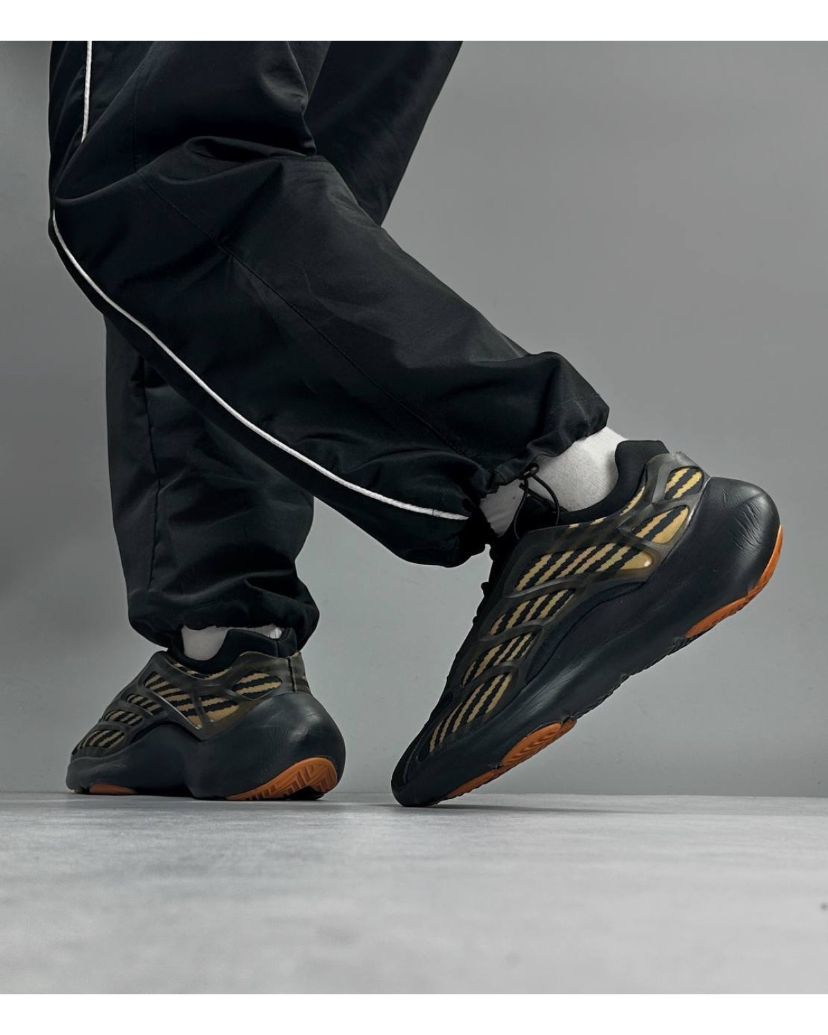 Adidas Yeezy 700 V3 Clay Brown