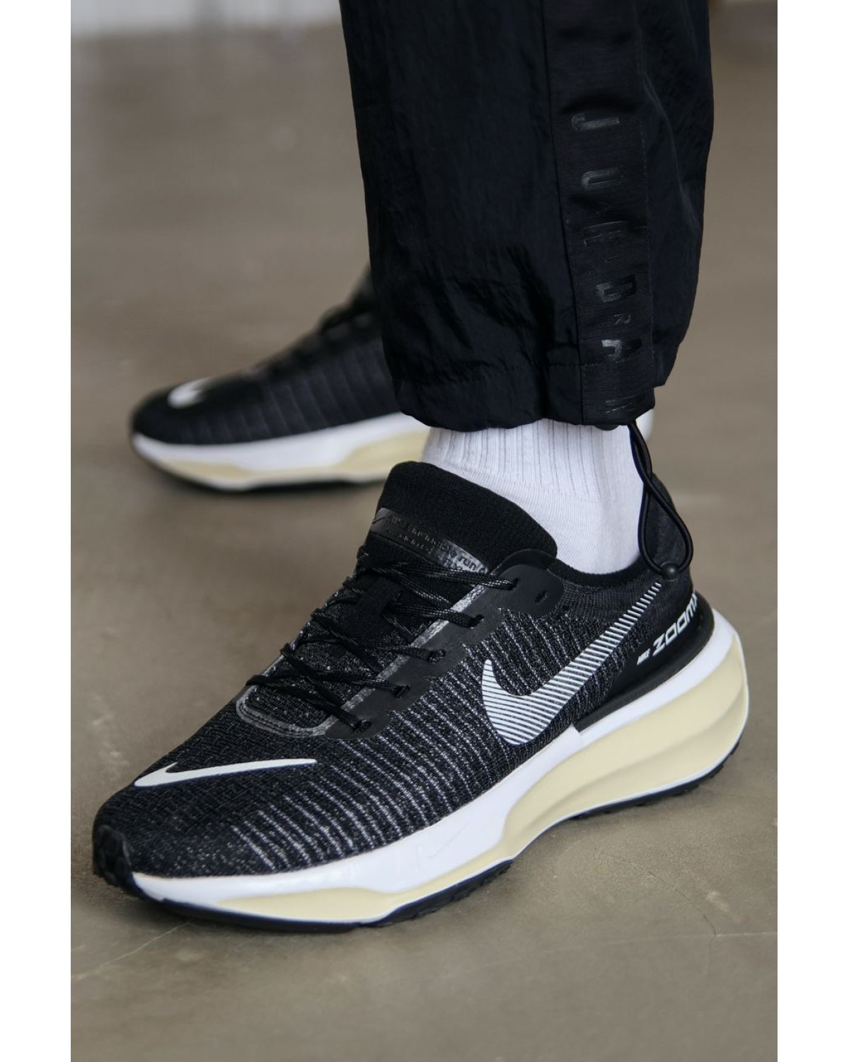 Nike ZoomX Invincible Run Flyknit 3 Black/White/Ref