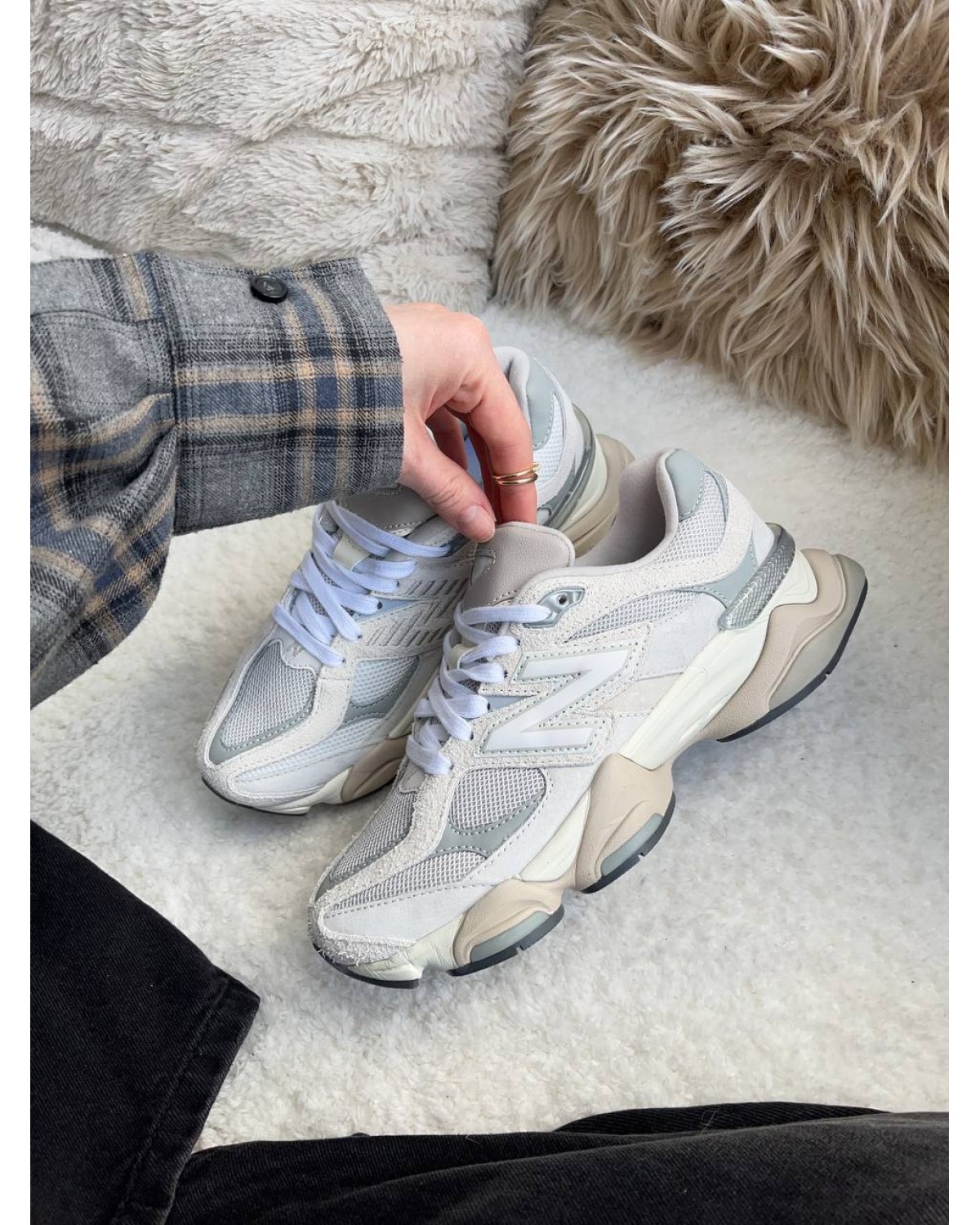 New Balance 9060 Light Grey