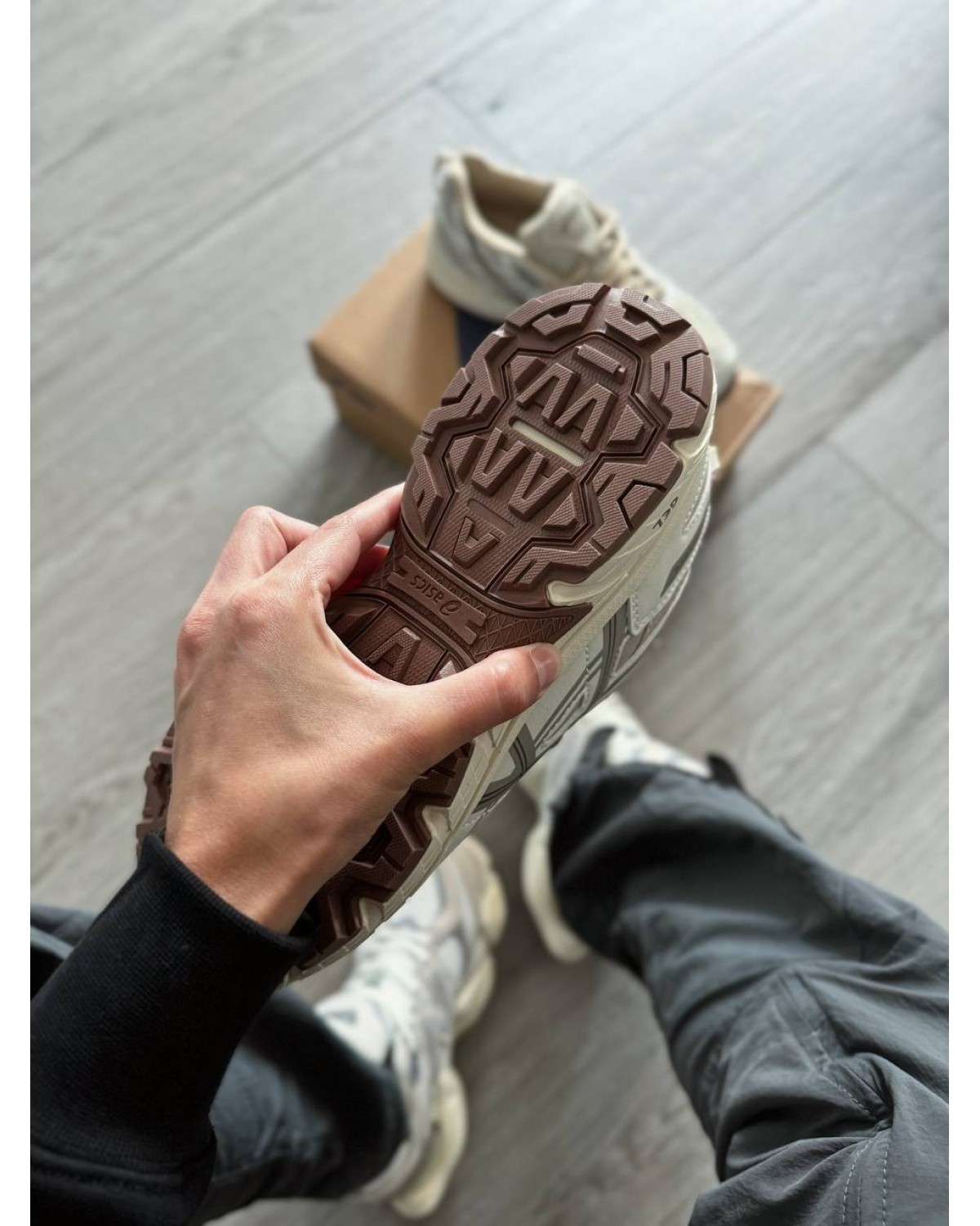 Asics Gel-Venture 6 Cream Gray