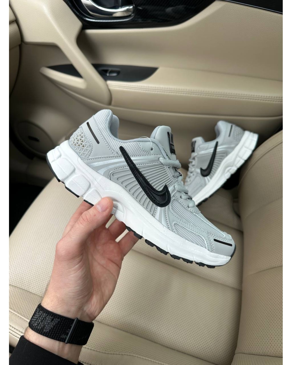 Nike Zoom Vomero 5 Grey Black