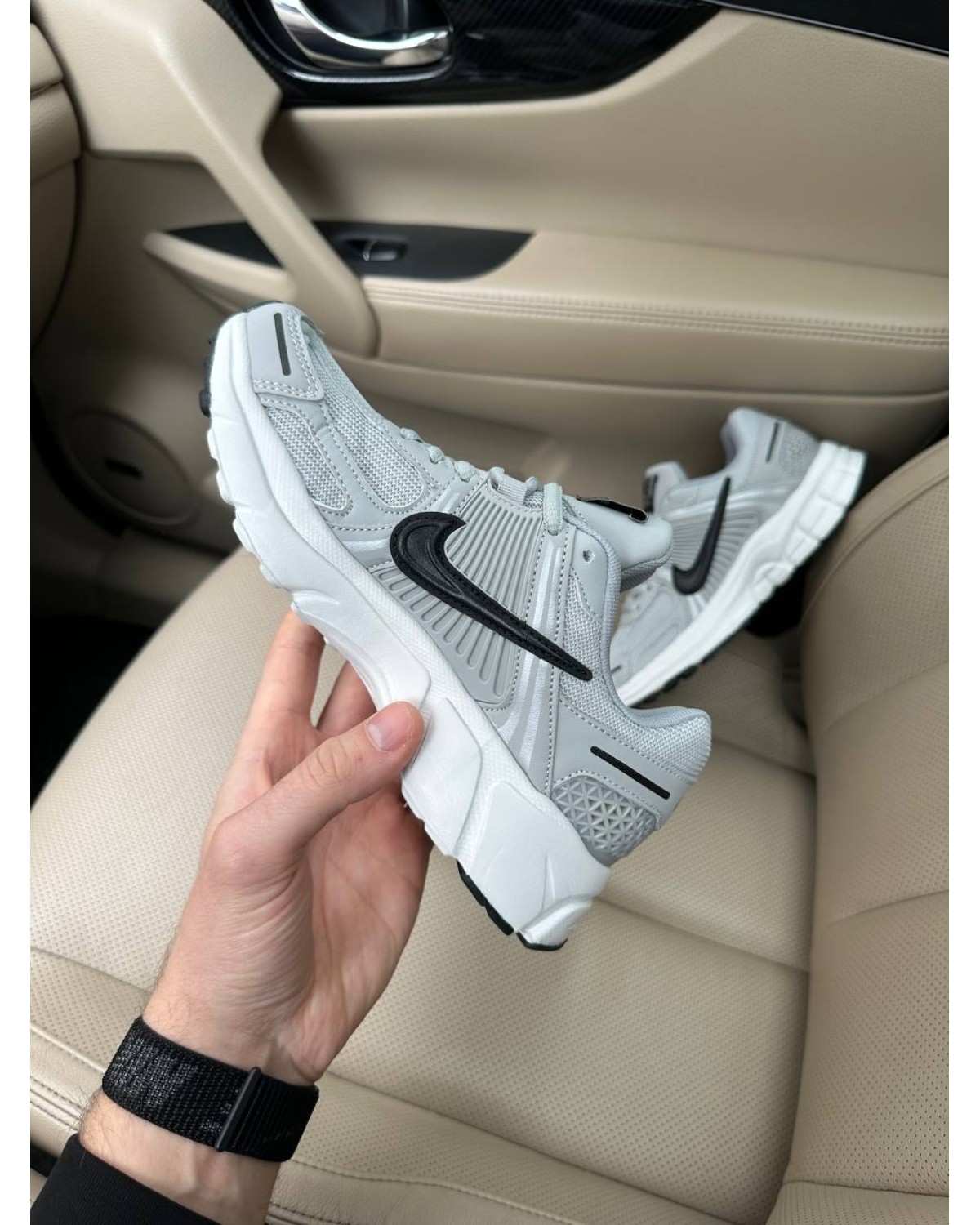 Nike Zoom Vomero 5 Grey Black