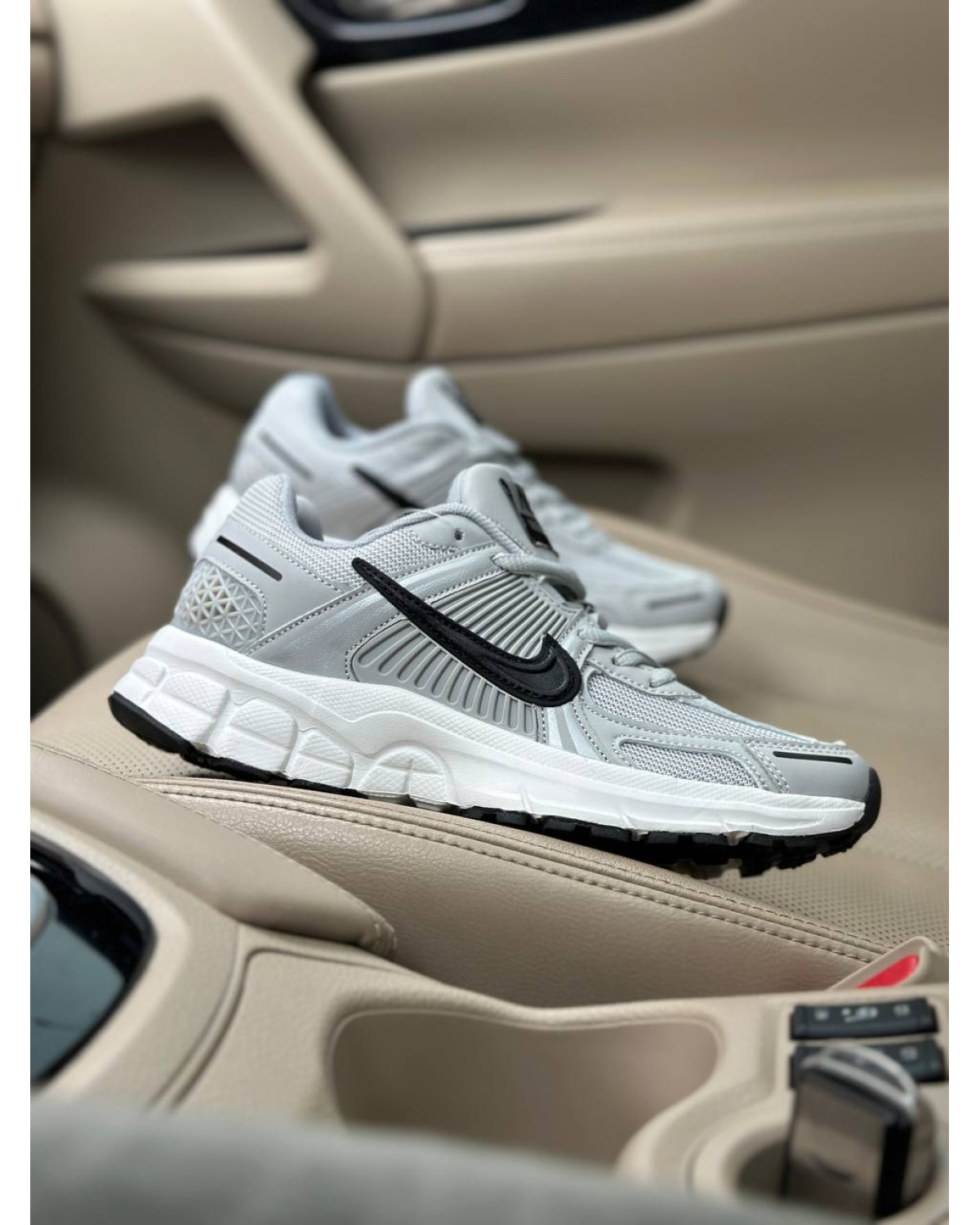 Nike Zoom Vomero 5 Grey Black