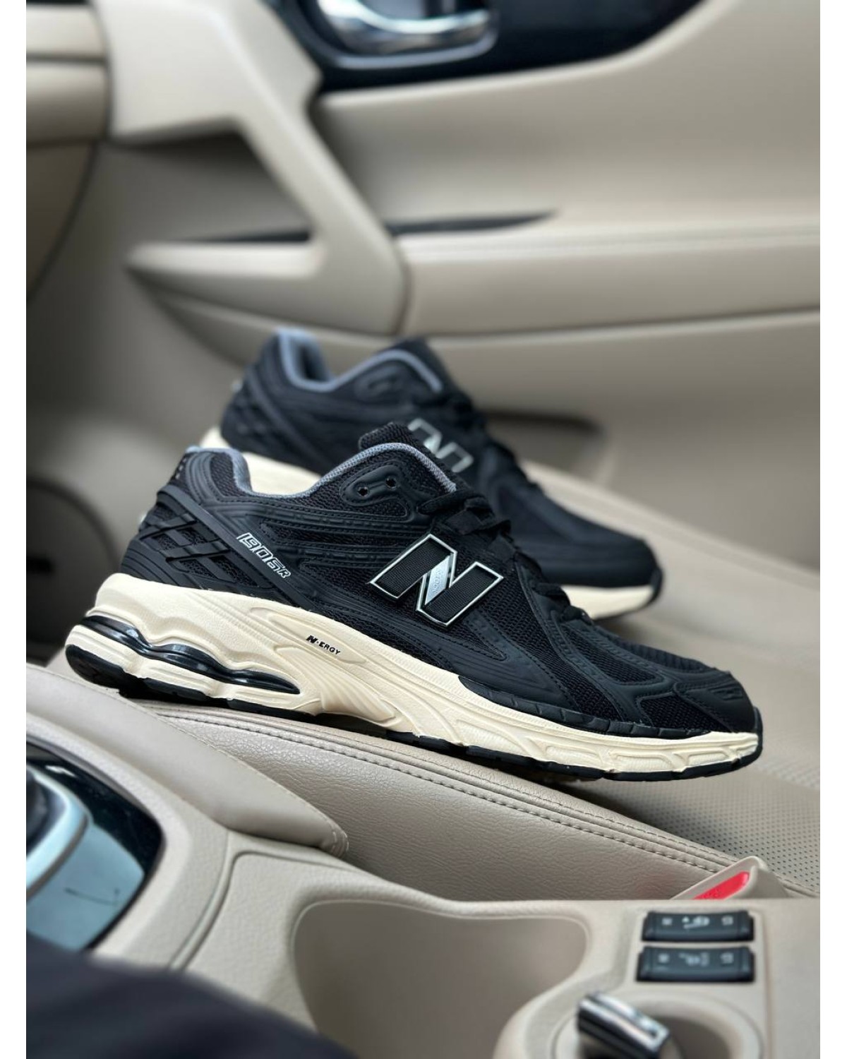 New Balance 1906R Black Milk