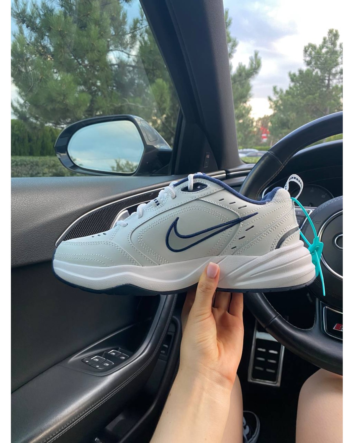 Nike Air Monarch IV White-Navy