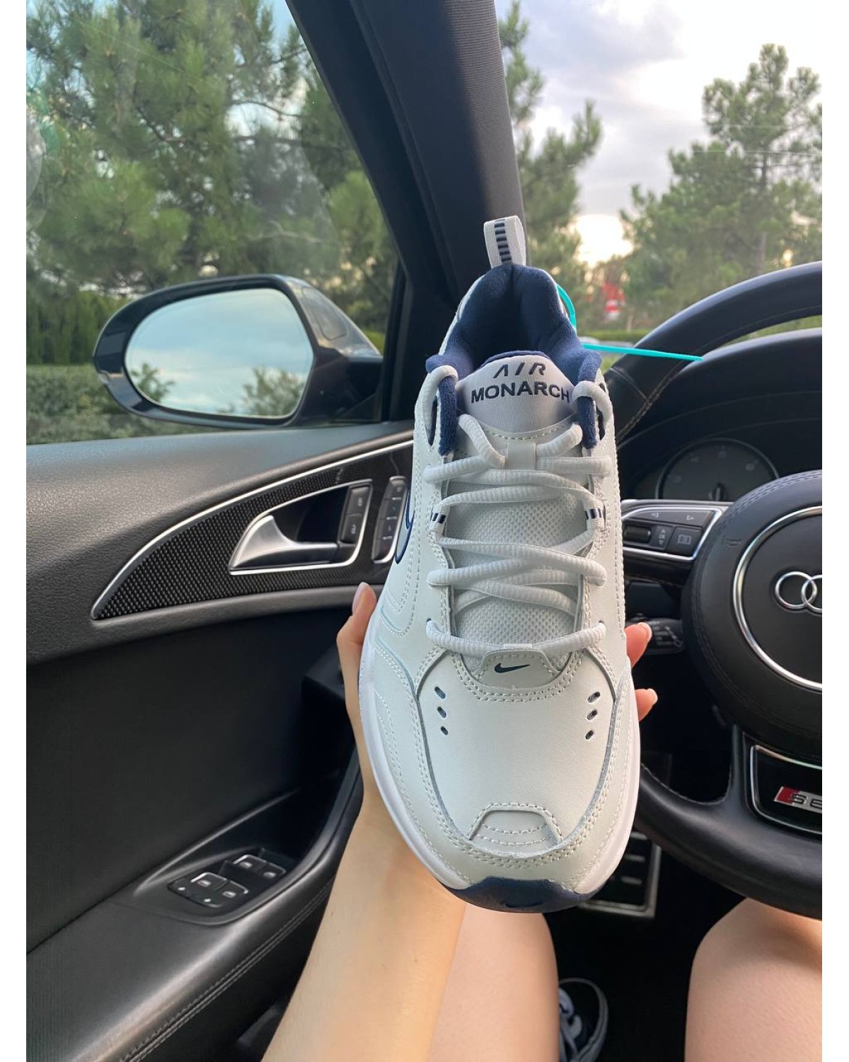 Nike Air Monarch IV White-Navy