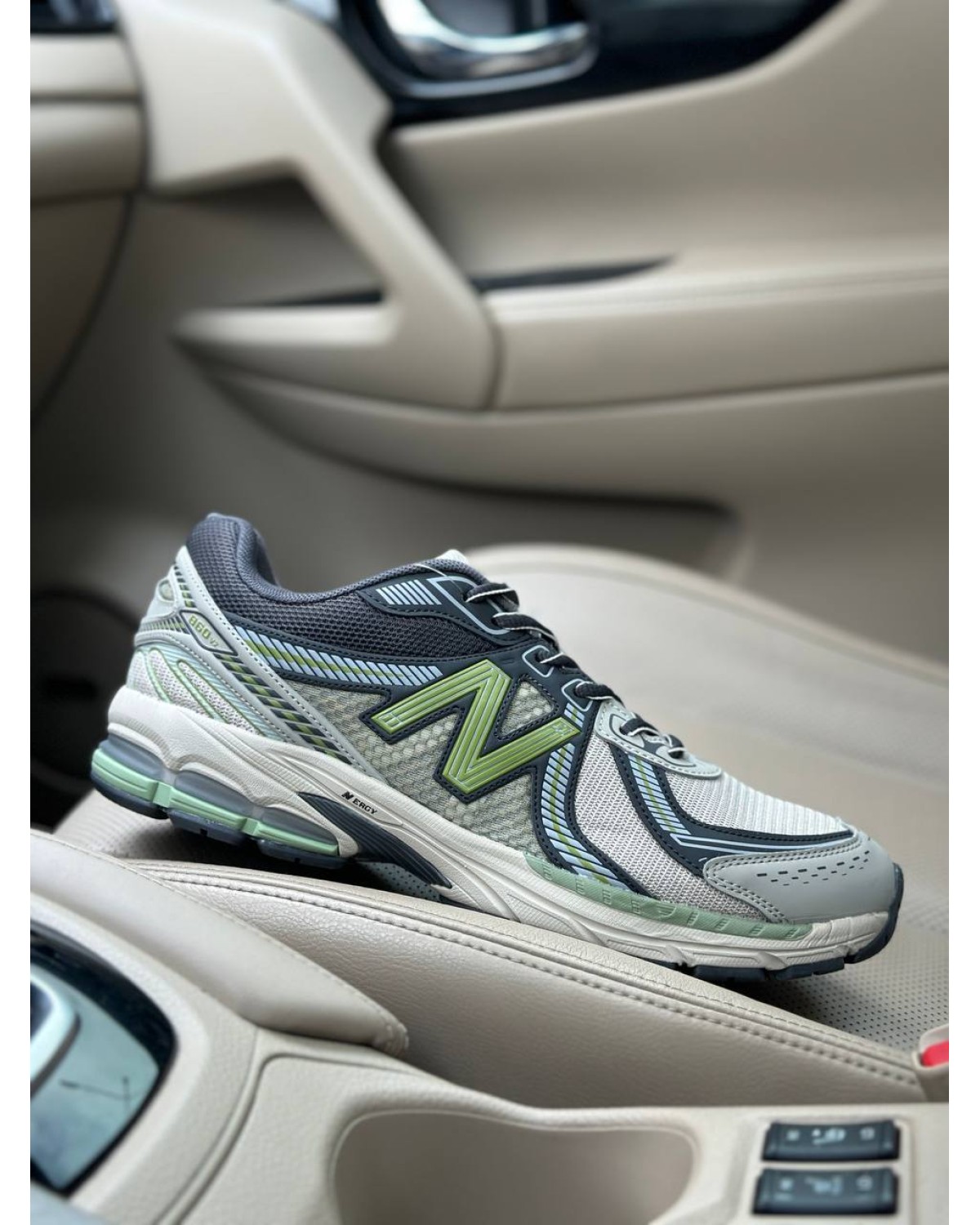 New Balance 860v2 Beige Green