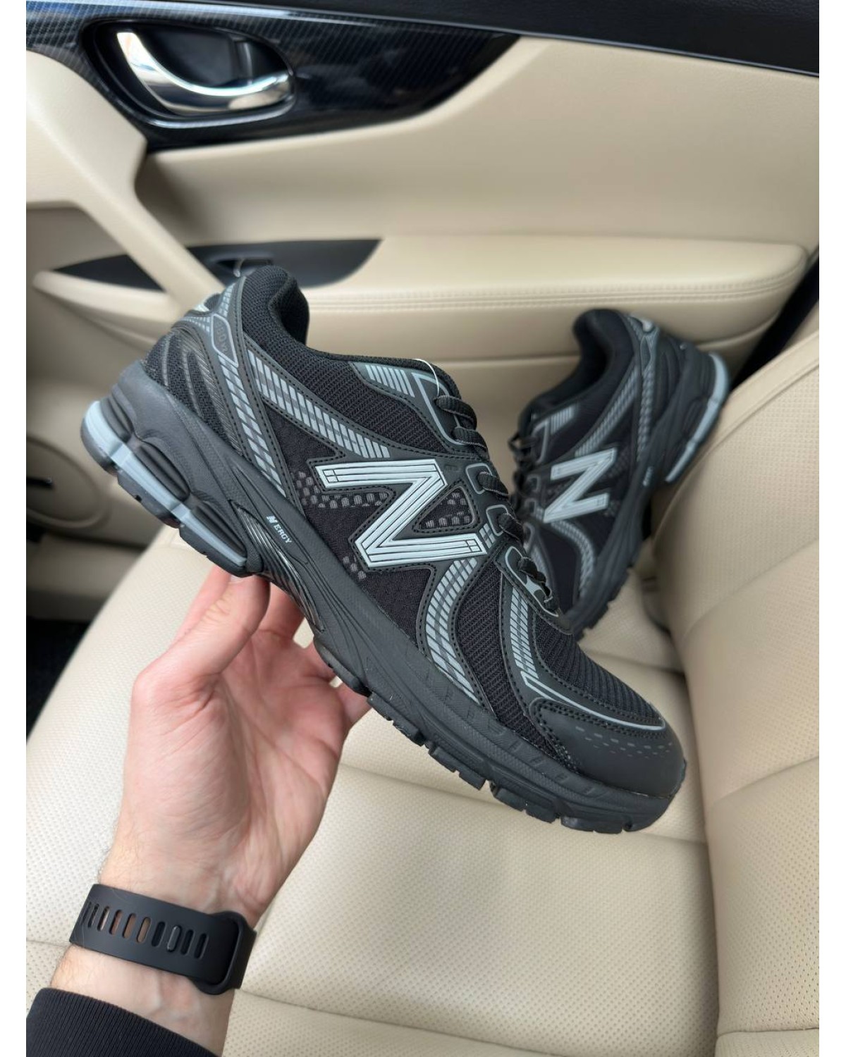 New Balance 860v2 Black Silver