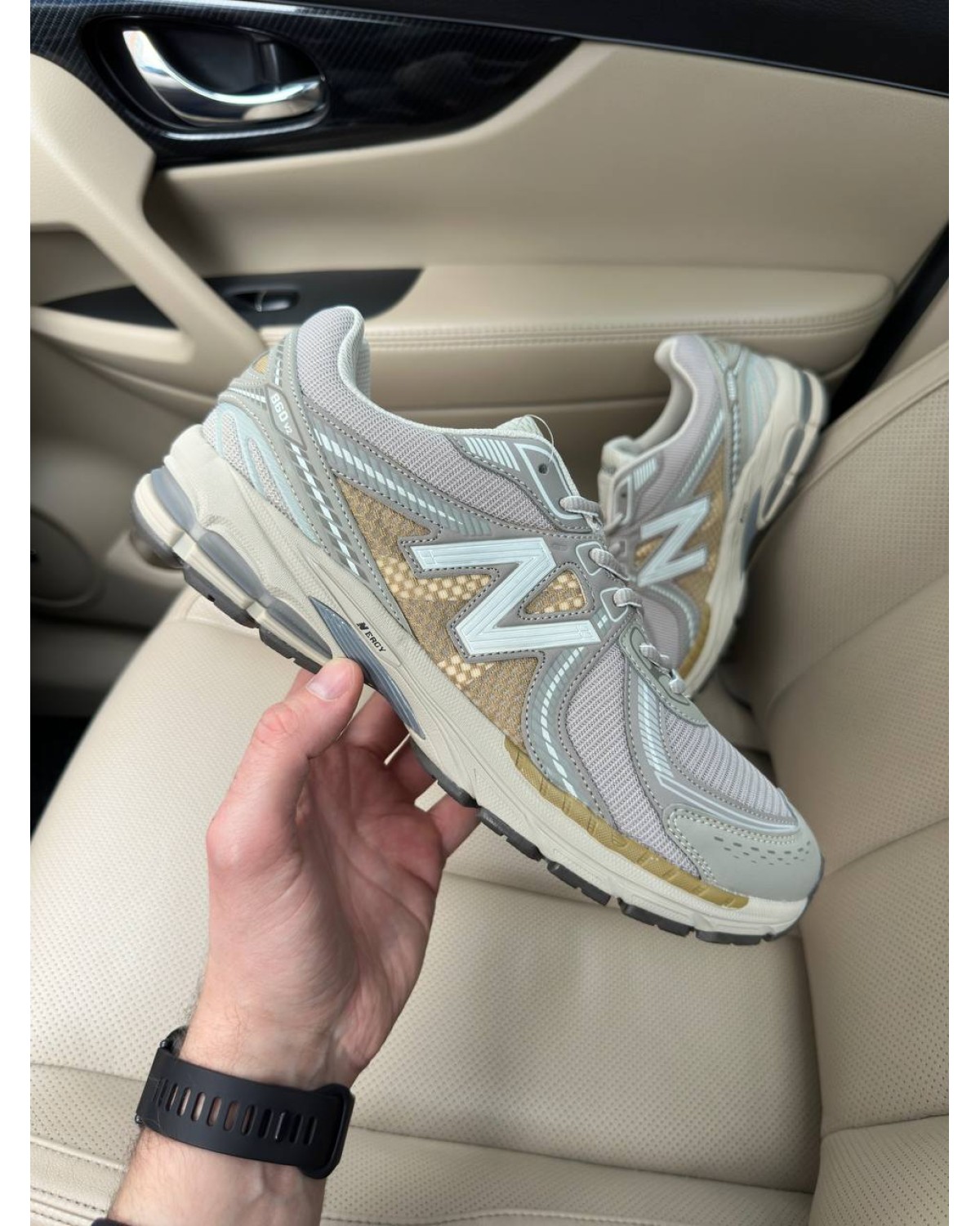 New Balance 860v2 Beige