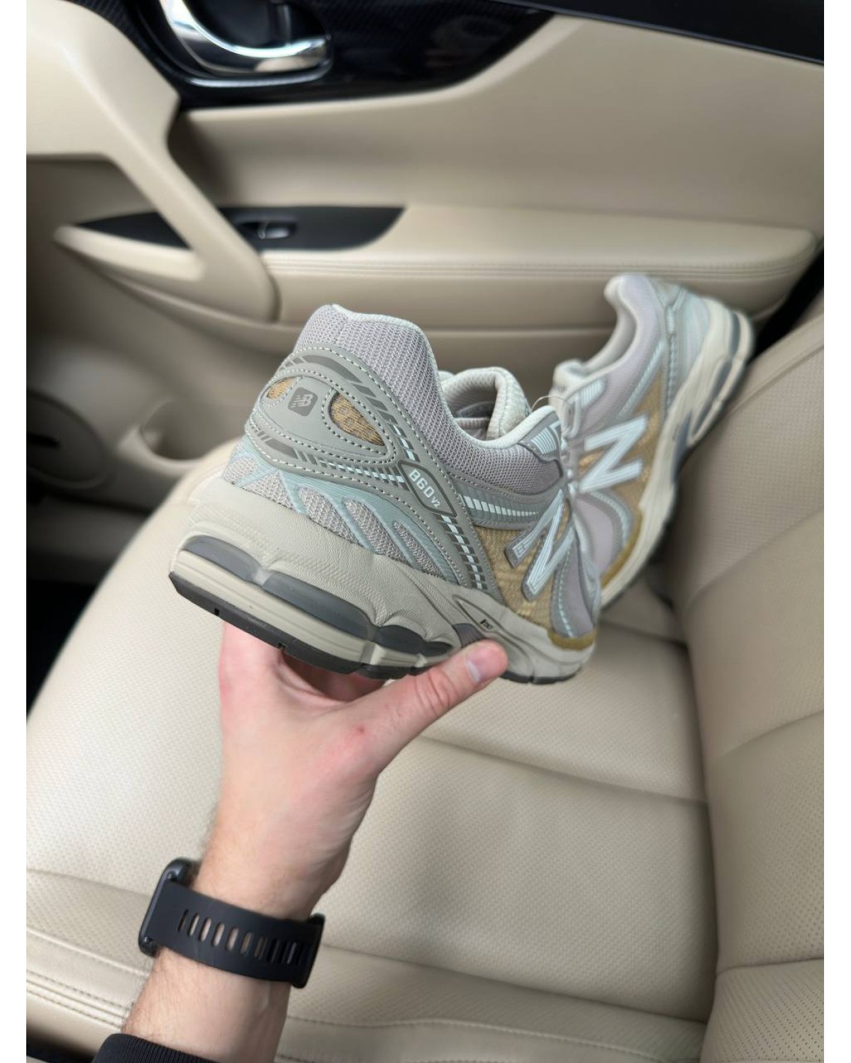 New Balance 860v2 Beige