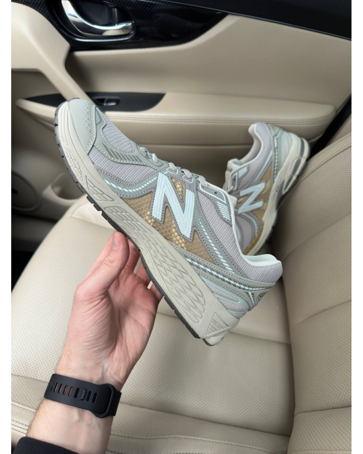 New Balance 860v2 Beige