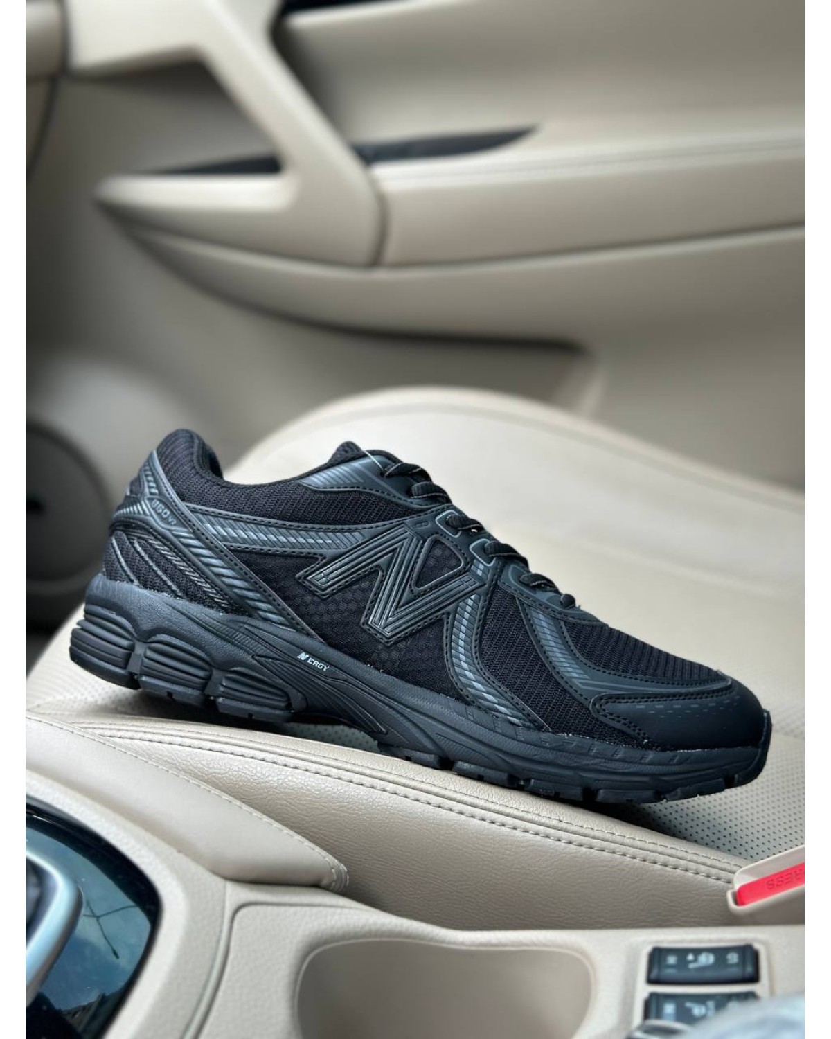 New Balance 860v2 Black