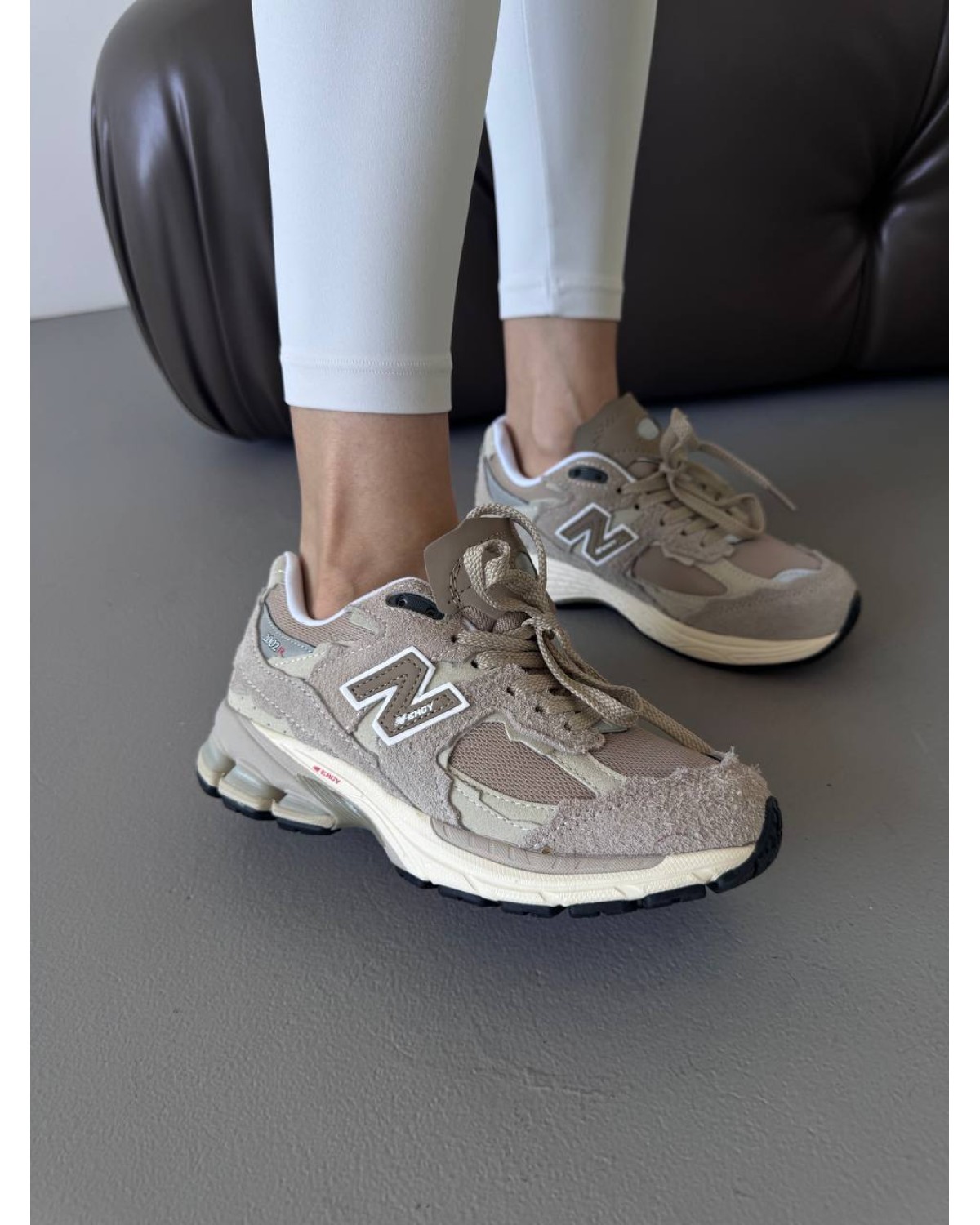 New Balance 2002R Beige / Brown