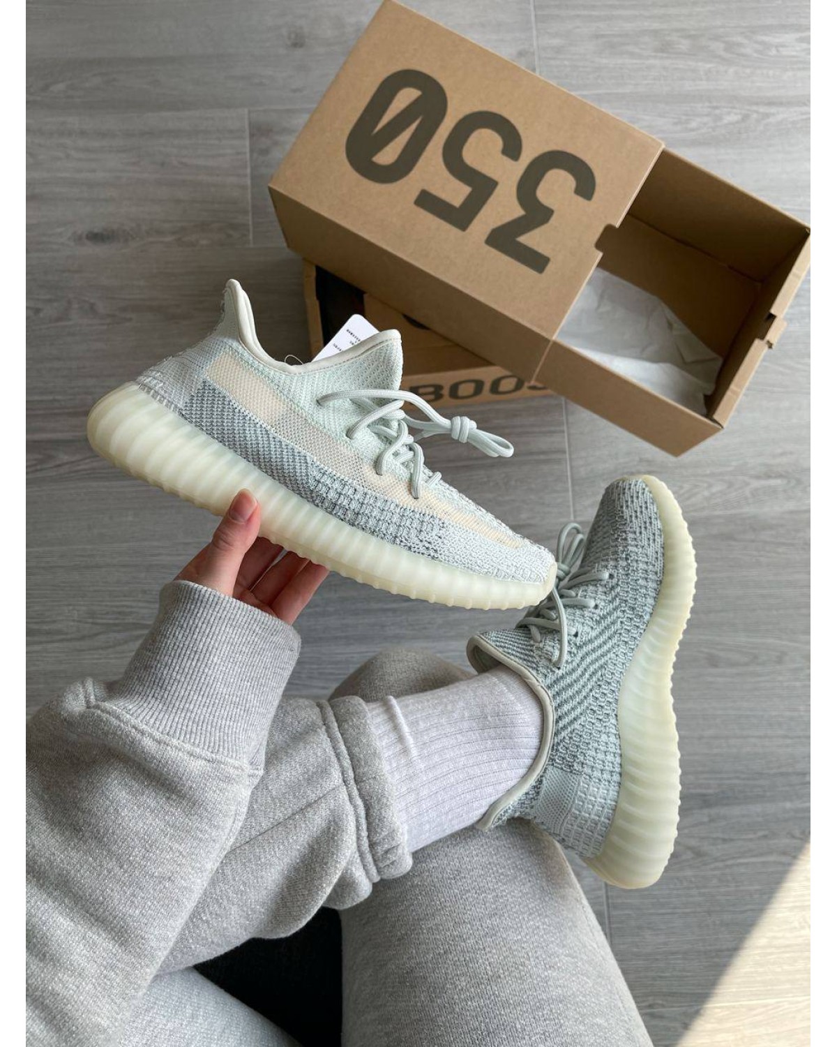 Adidas Yeezy Boost 350 V2 Cloud White