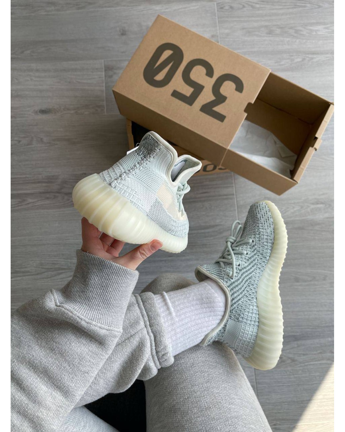 Adidas Yeezy Boost 350 V2 Cloud White