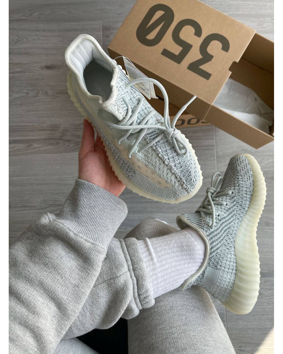 Adidas Yeezy Boost 350 V2 Cloud White