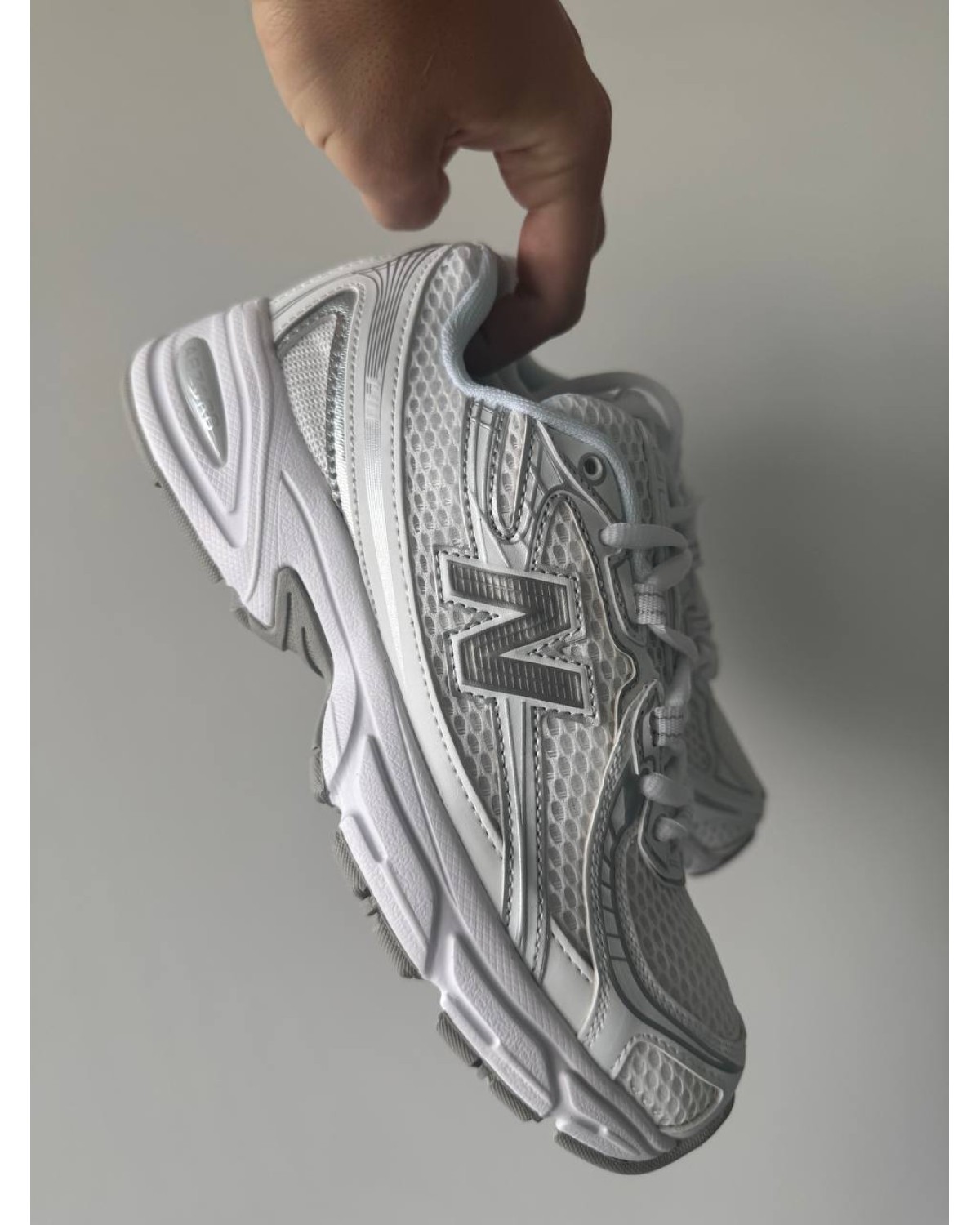New Balance 740 White/Silver