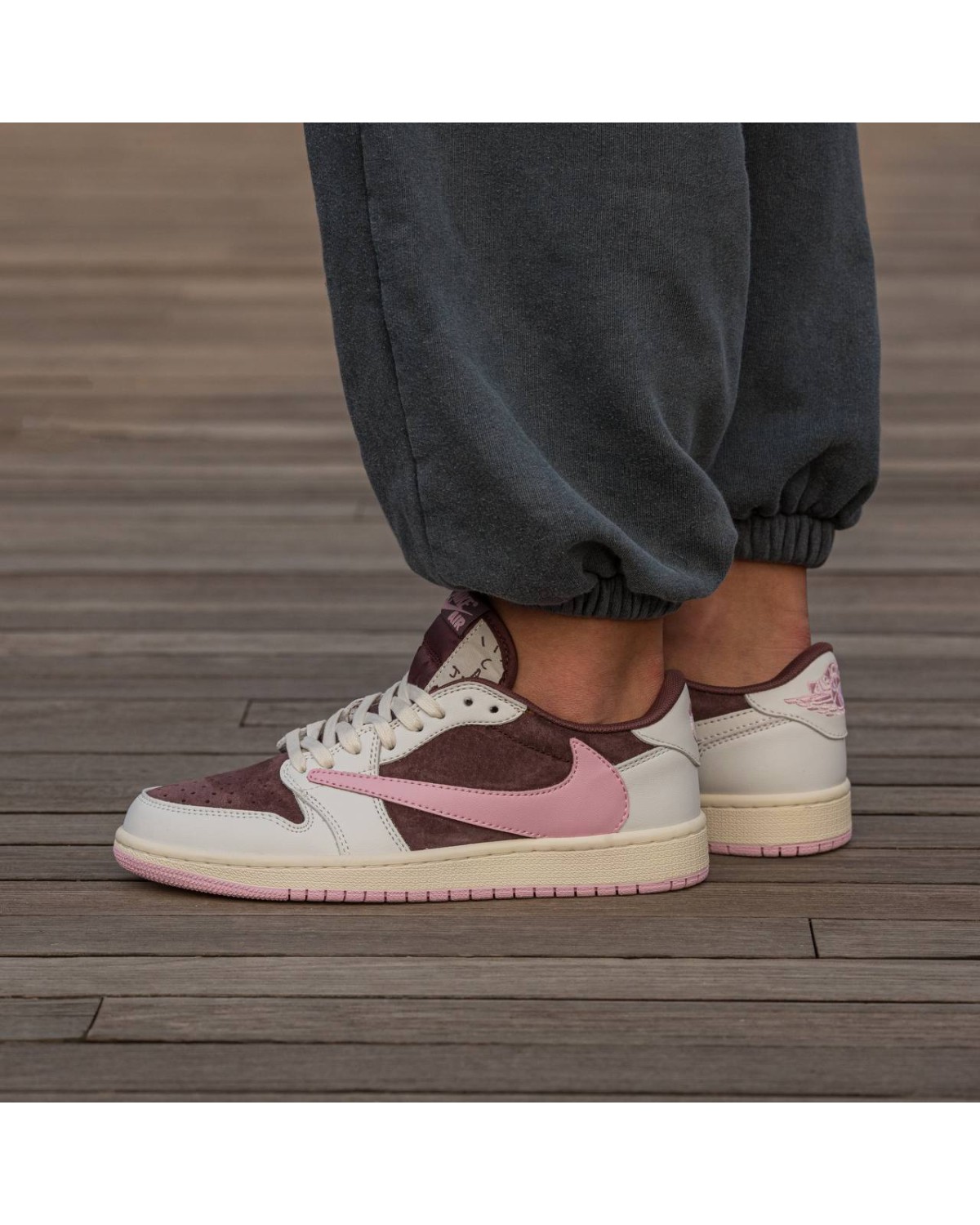 Nike Air Jordan Retro 1 Low x Travis Scott Pink