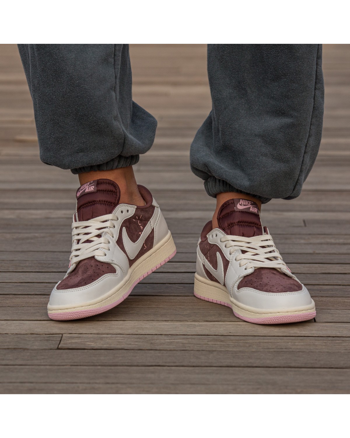 Nike Air Jordan Retro 1 Low x Travis Scott Pink