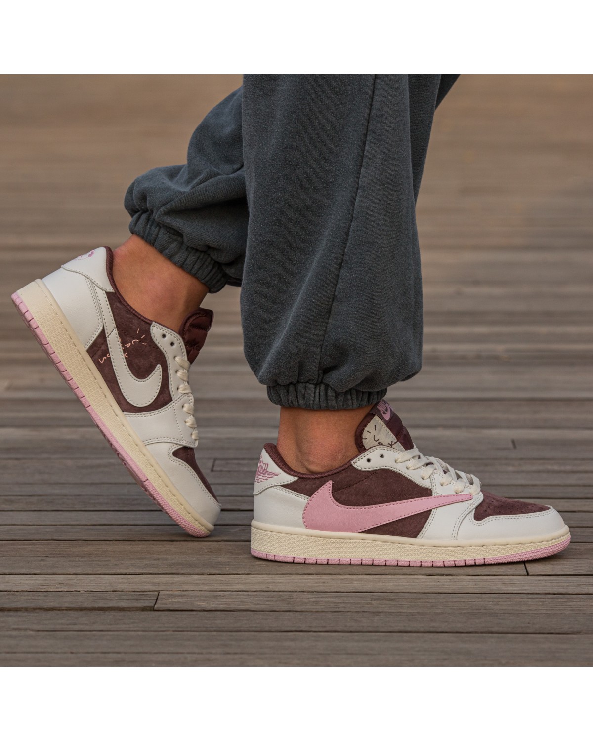Nike Air Jordan Retro 1 Low x Travis Scott Pink