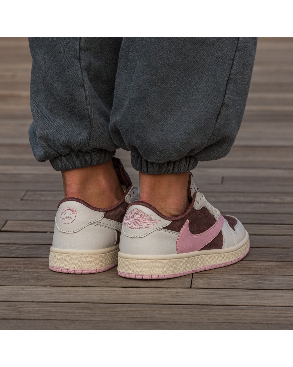 Nike Air Jordan Retro 1 Low x Travis Scott Pink