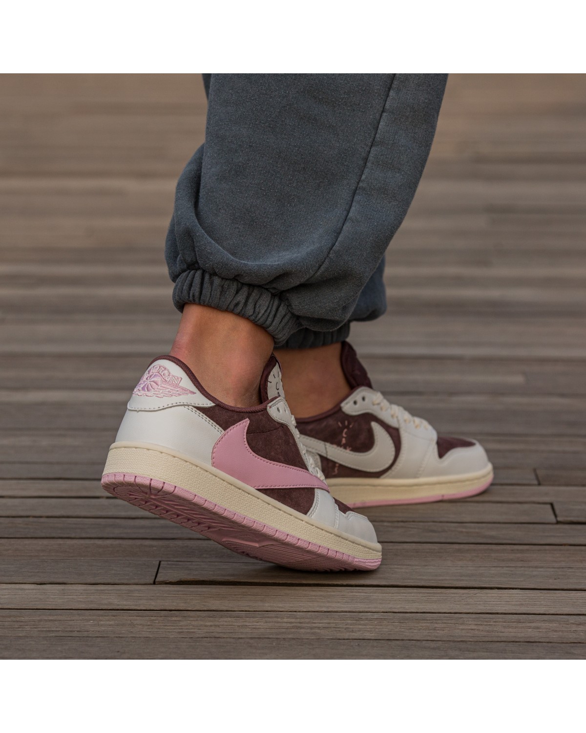 Nike Air Jordan Retro 1 Low x Travis Scott Pink