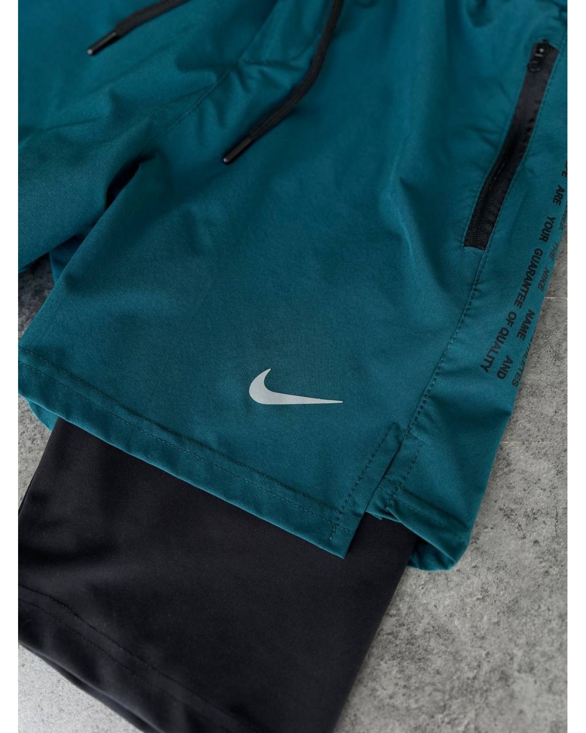 Спортивні шорти Nike