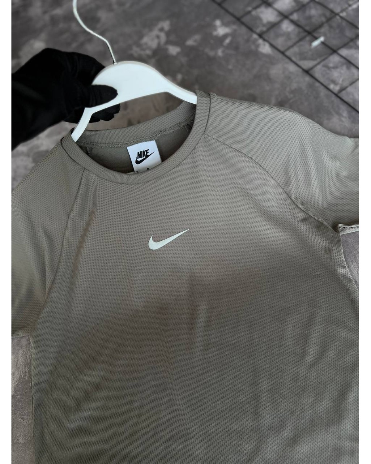 Спортивна футболка Nike сіра