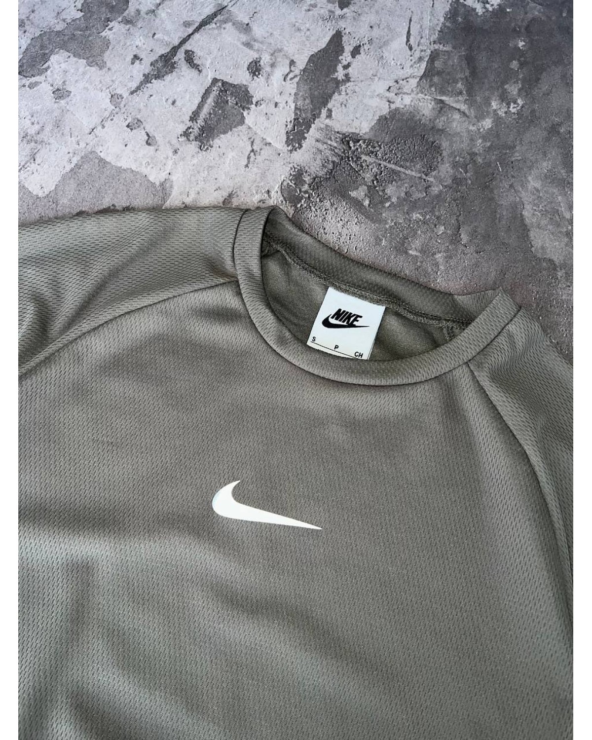 Спортивна футболка Nike сіра