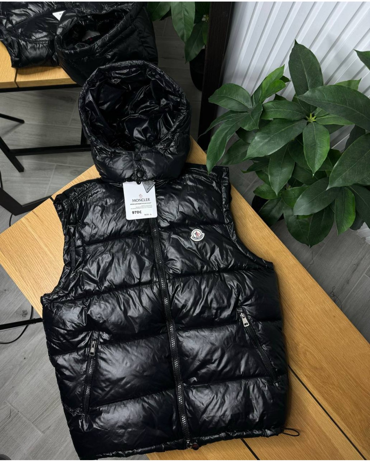 Жилет Moncler чорний