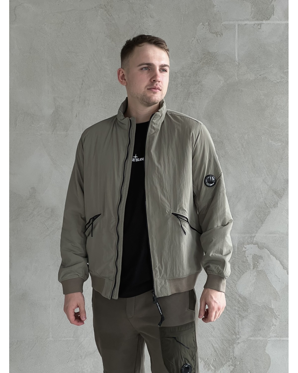 Бомбер C.P. Company Chrome-R Short Jacket хакі