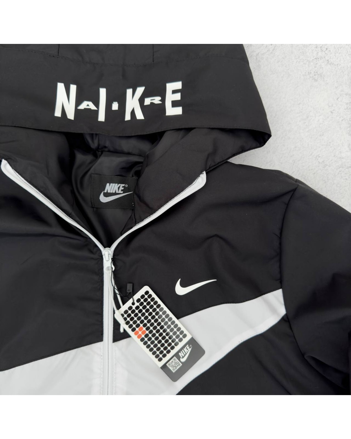 Вітрівка Nike чорна