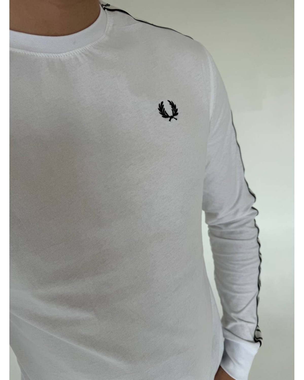 Лонгслів Fred Perry на лампасах білий