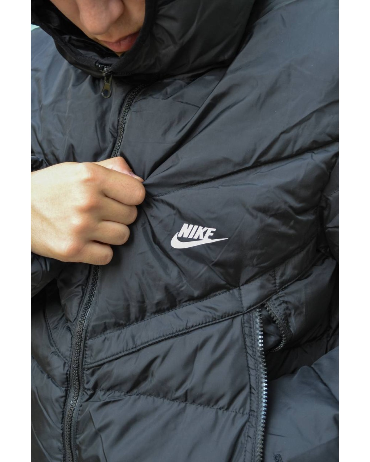 Водовідштовхувальна куртка Nike Storm Fit чорна