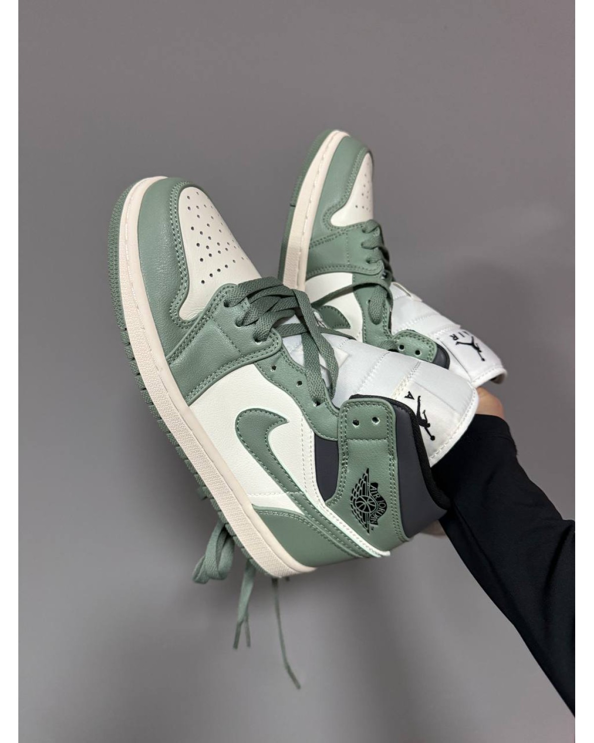 Air Jordan 1 Retro Mid Jade Smoke