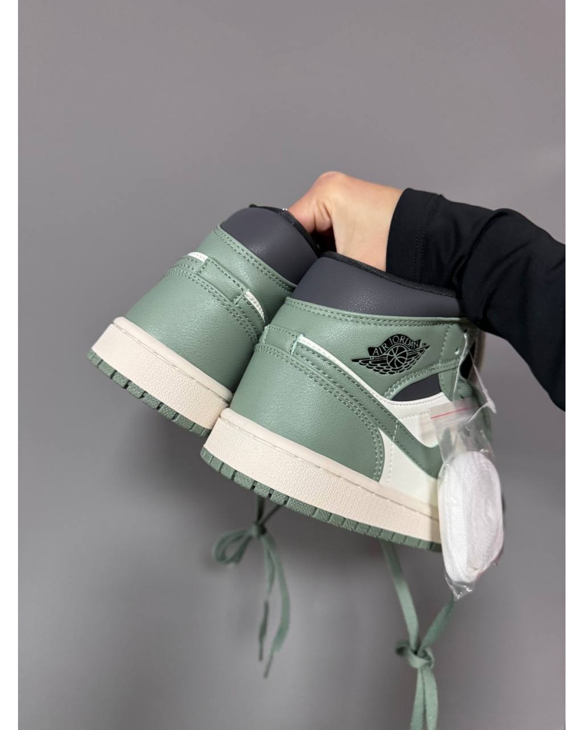 Air Jordan 1 Retro Mid Jade Smoke