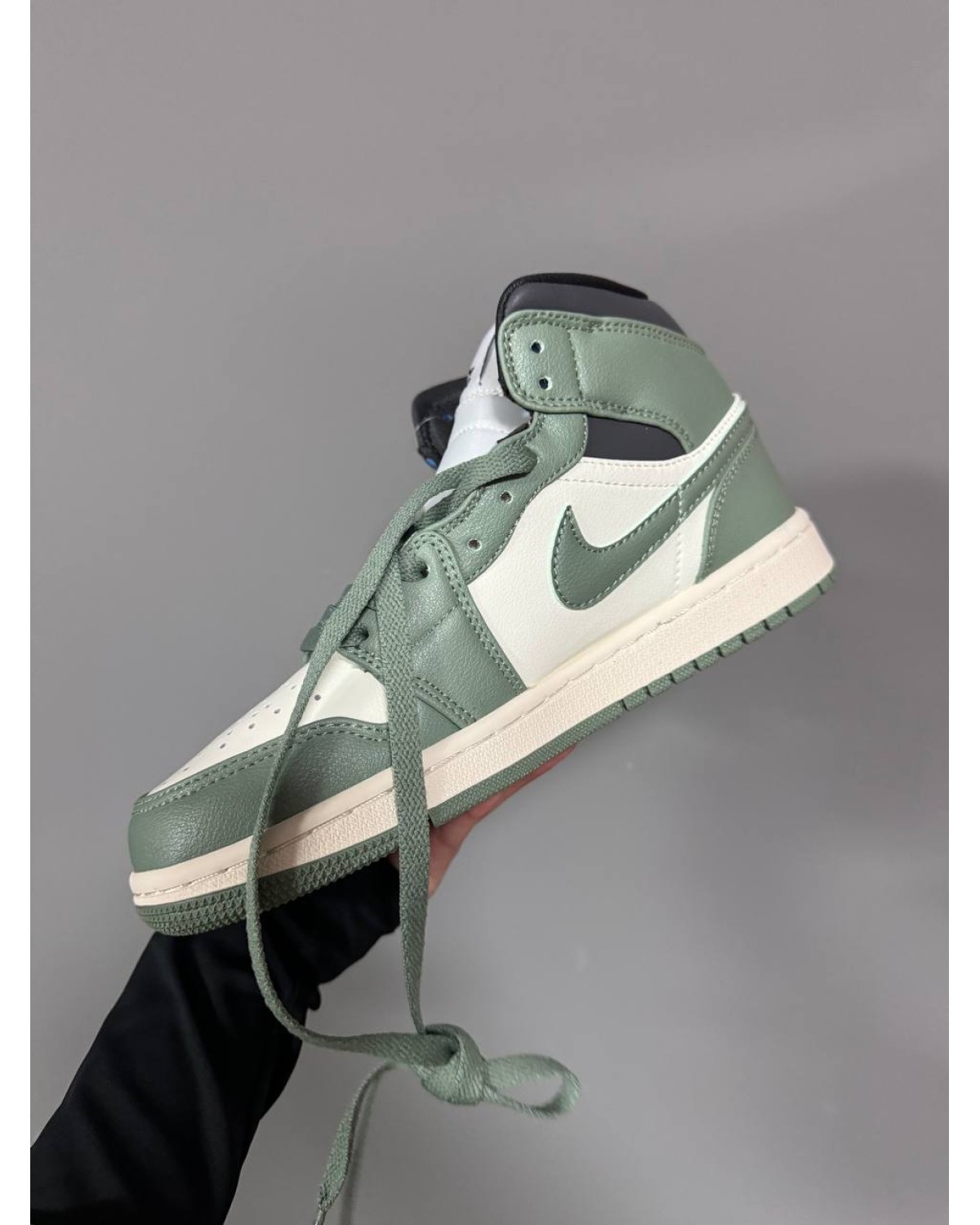 Air Jordan 1 Retro Mid Jade Smoke