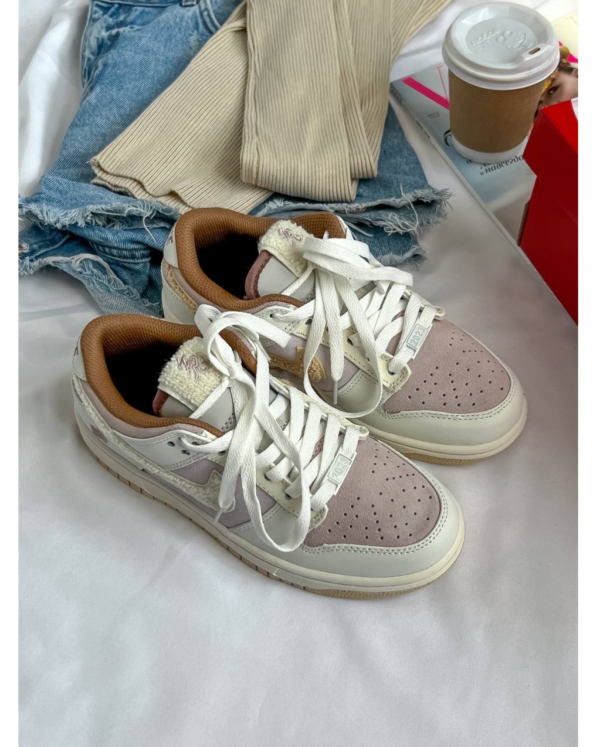 Nike Dunk Low Teddy Beige