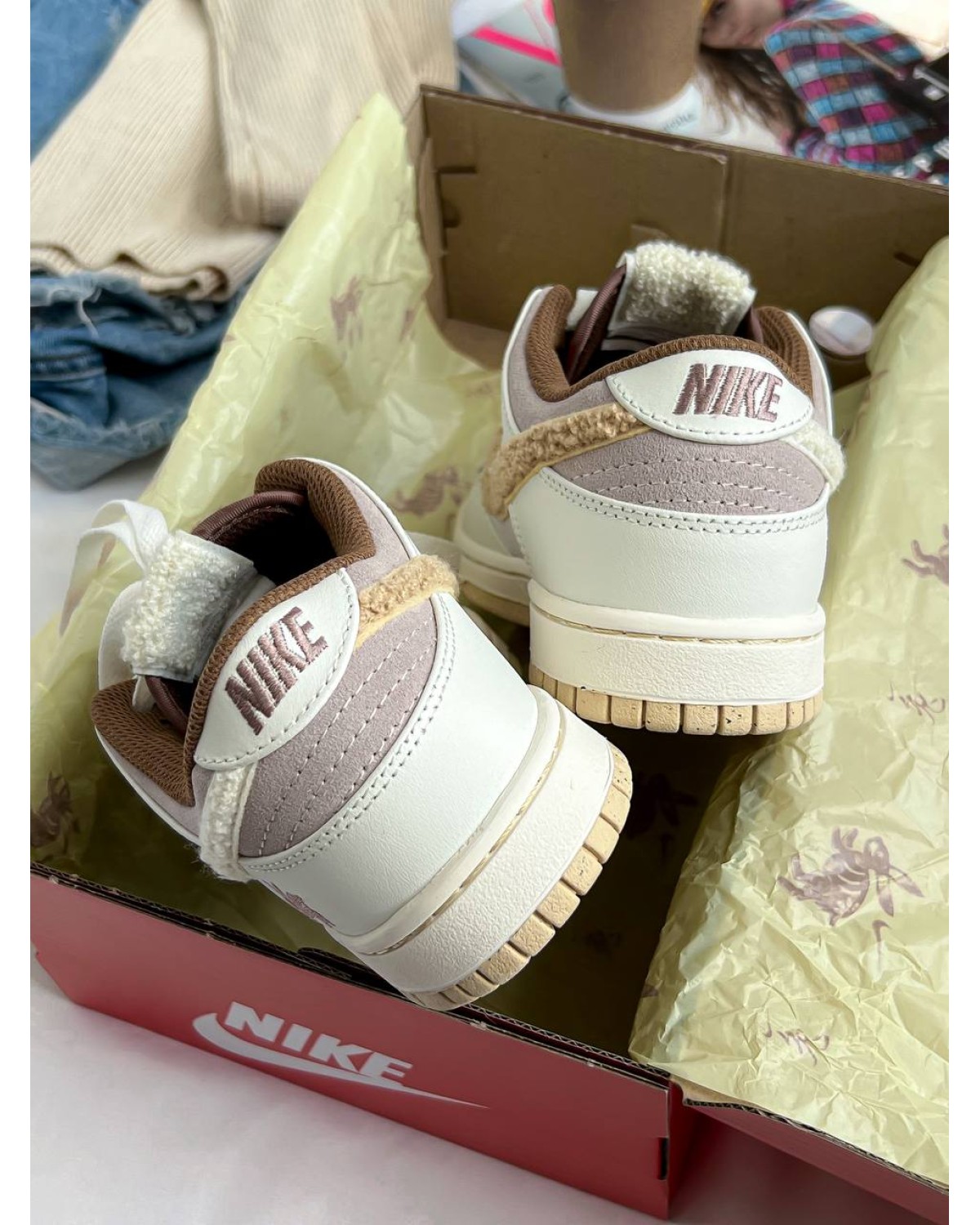Nike Dunk Low Teddy Beige