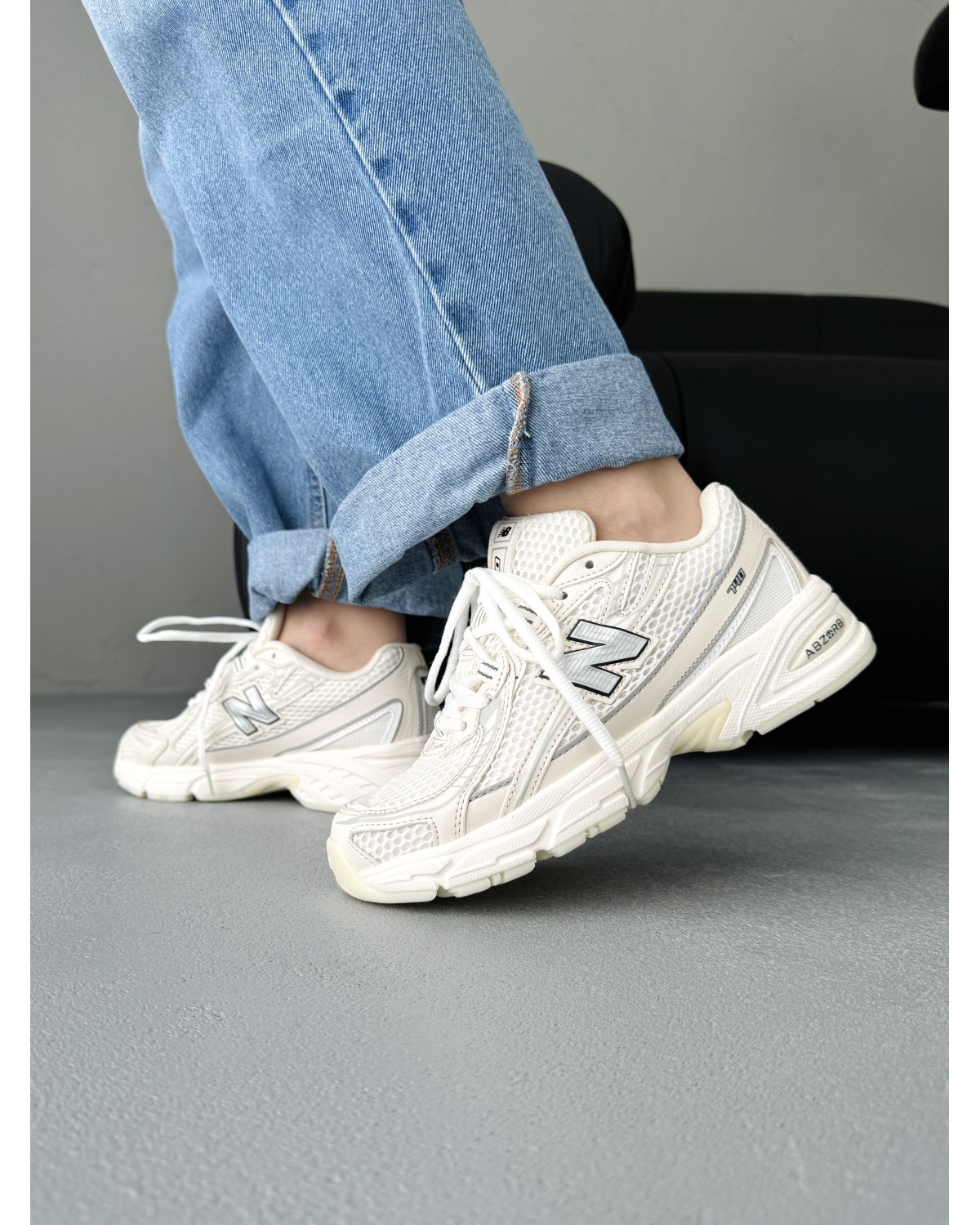 New Balance 740 Beige