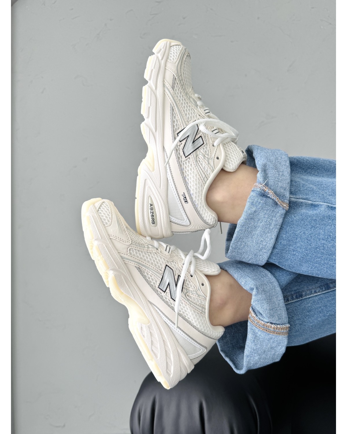 New Balance 740 Beige