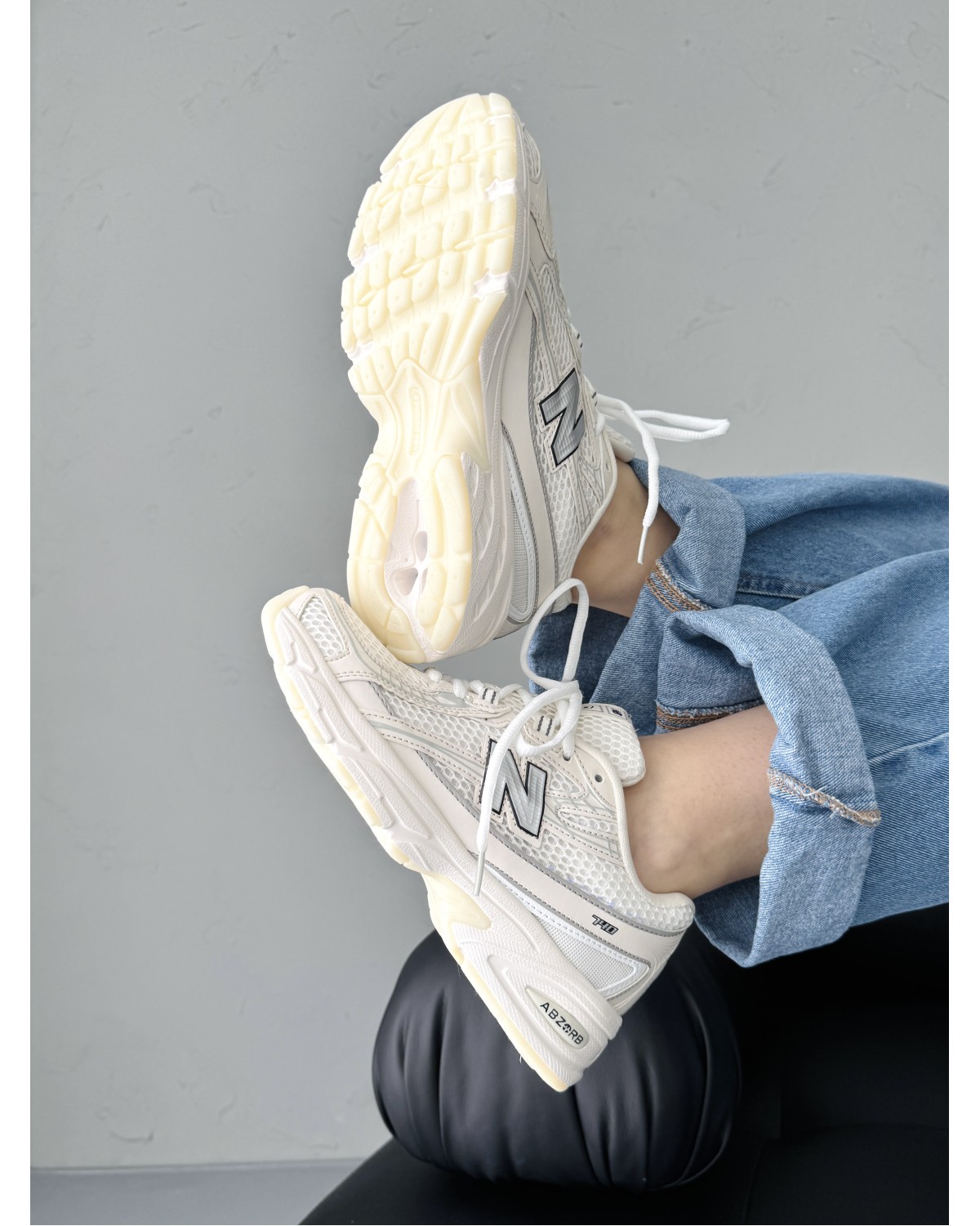 New Balance 740 Beige
